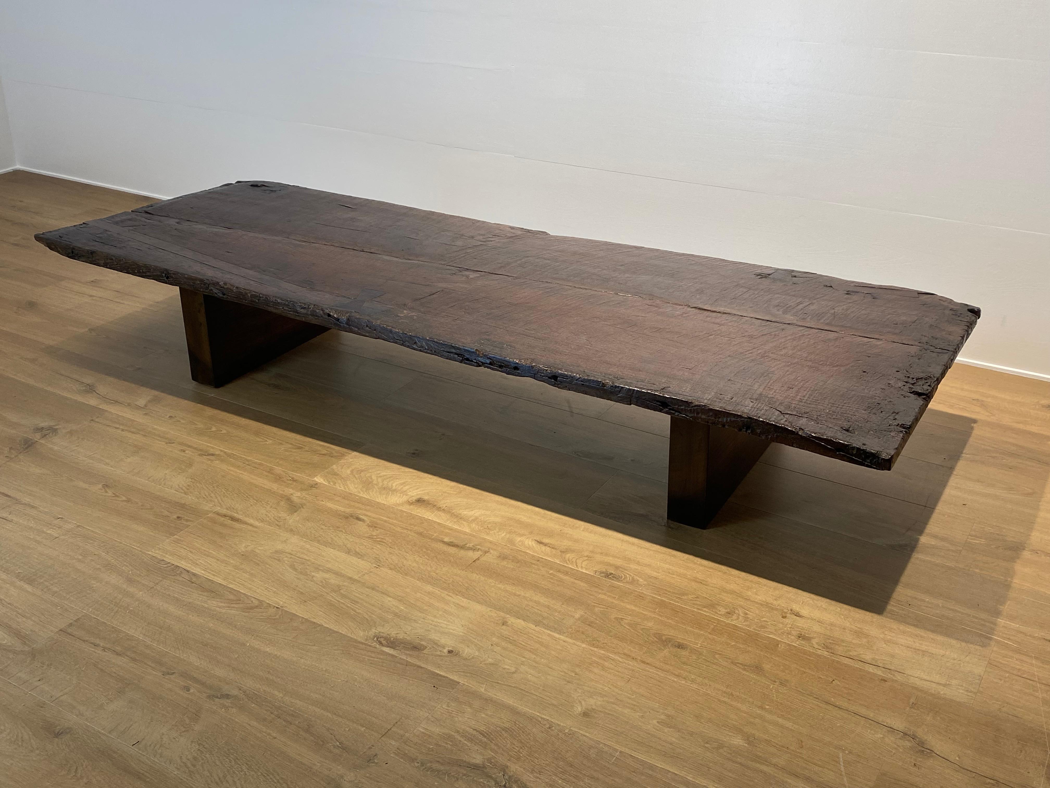 Table de canapé antique brutaliste en bois en vente 8