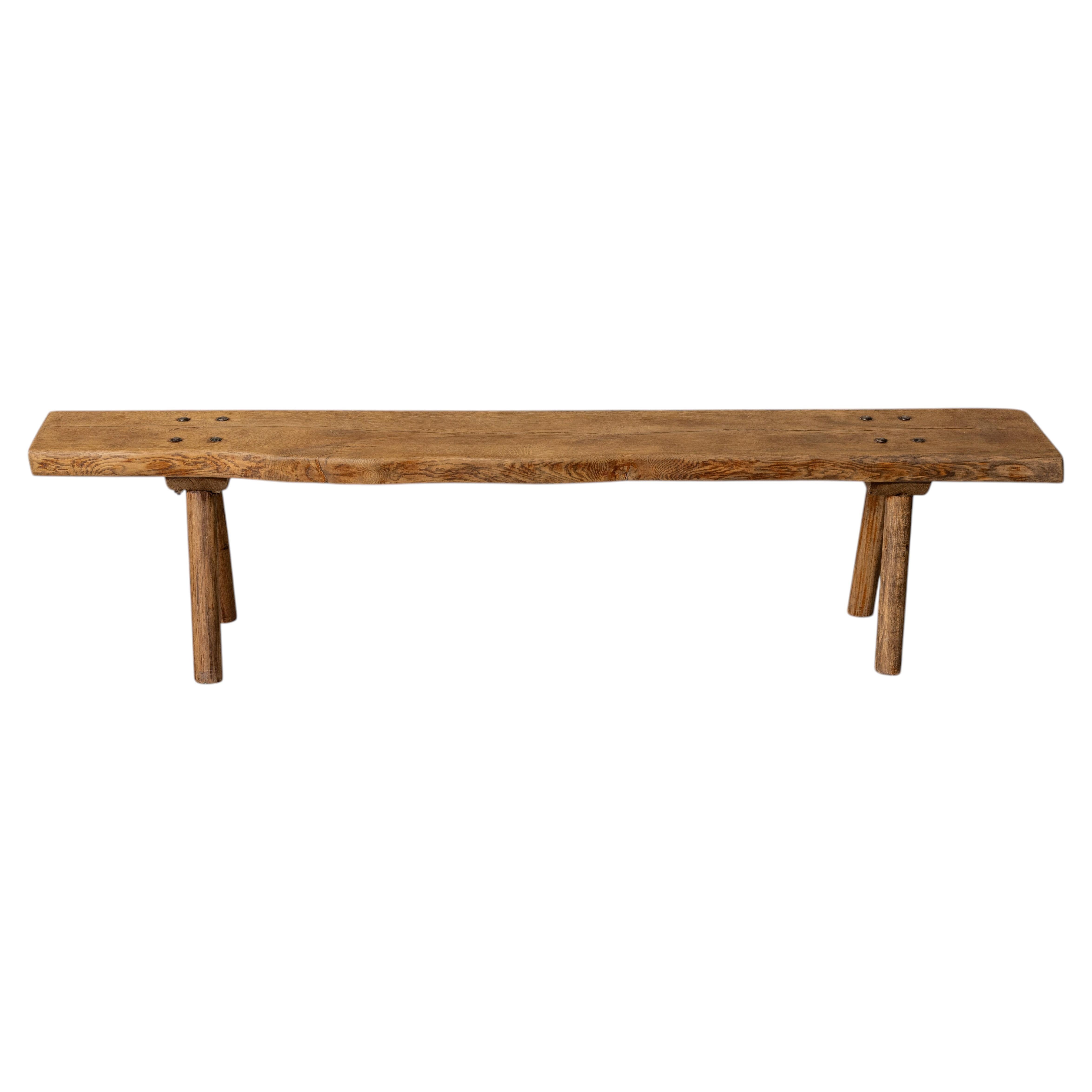 Banc brutaliste en bois massif à construction rivetée For Sale