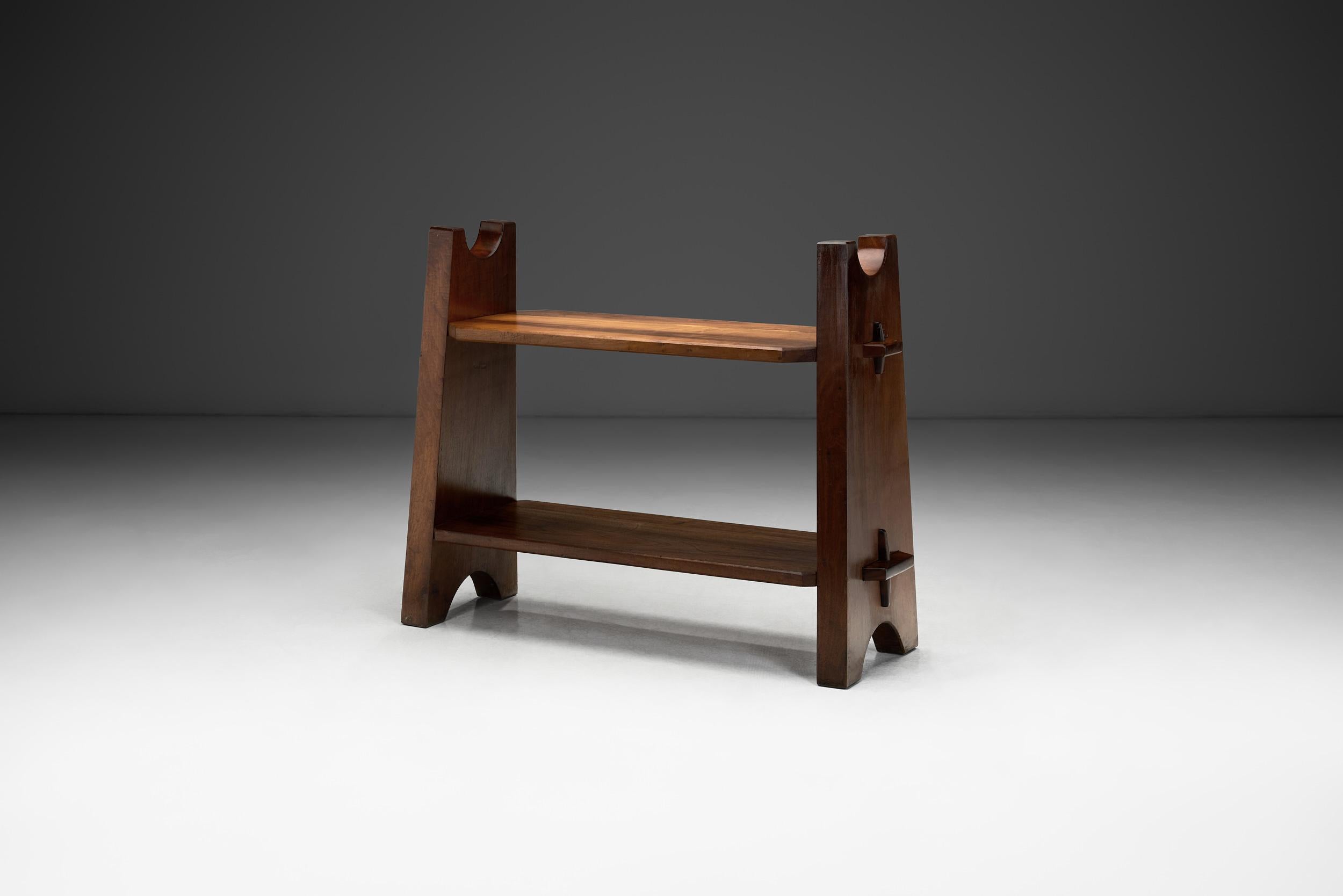 Brutalist Wooden Bibus Shelf with Wedge Joints, Europe ca 1950s In Good Condition For Sale In Utrecht, NL
