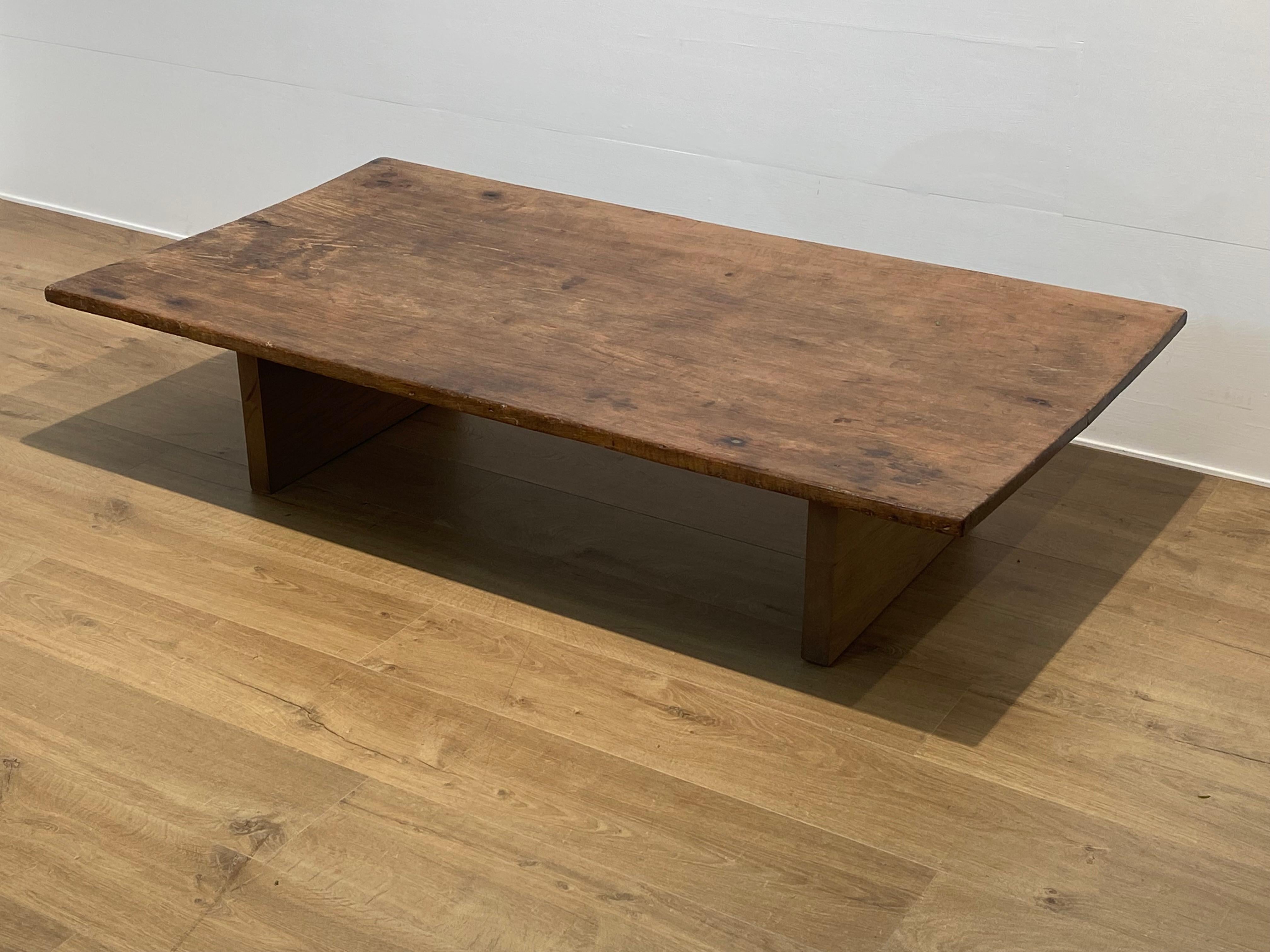 Brutalist Wooden Sofa Table In Good Condition For Sale In Schellebelle, BE
