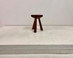 Tabouret tripode brutaliste
