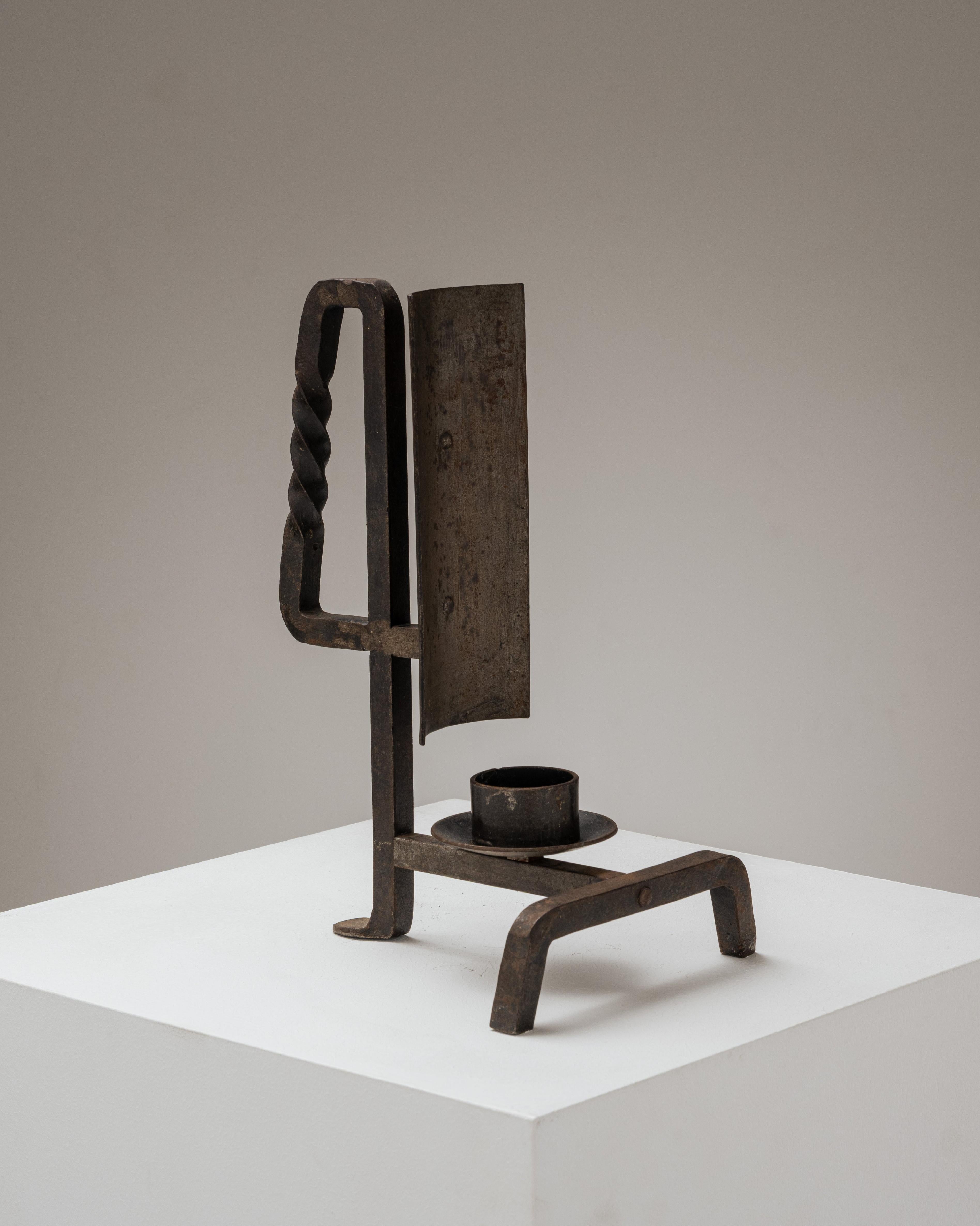 Brutalist wrought iron candle holder by French sculptor Jean Touret, 1970s. In very good condition.

DV3097