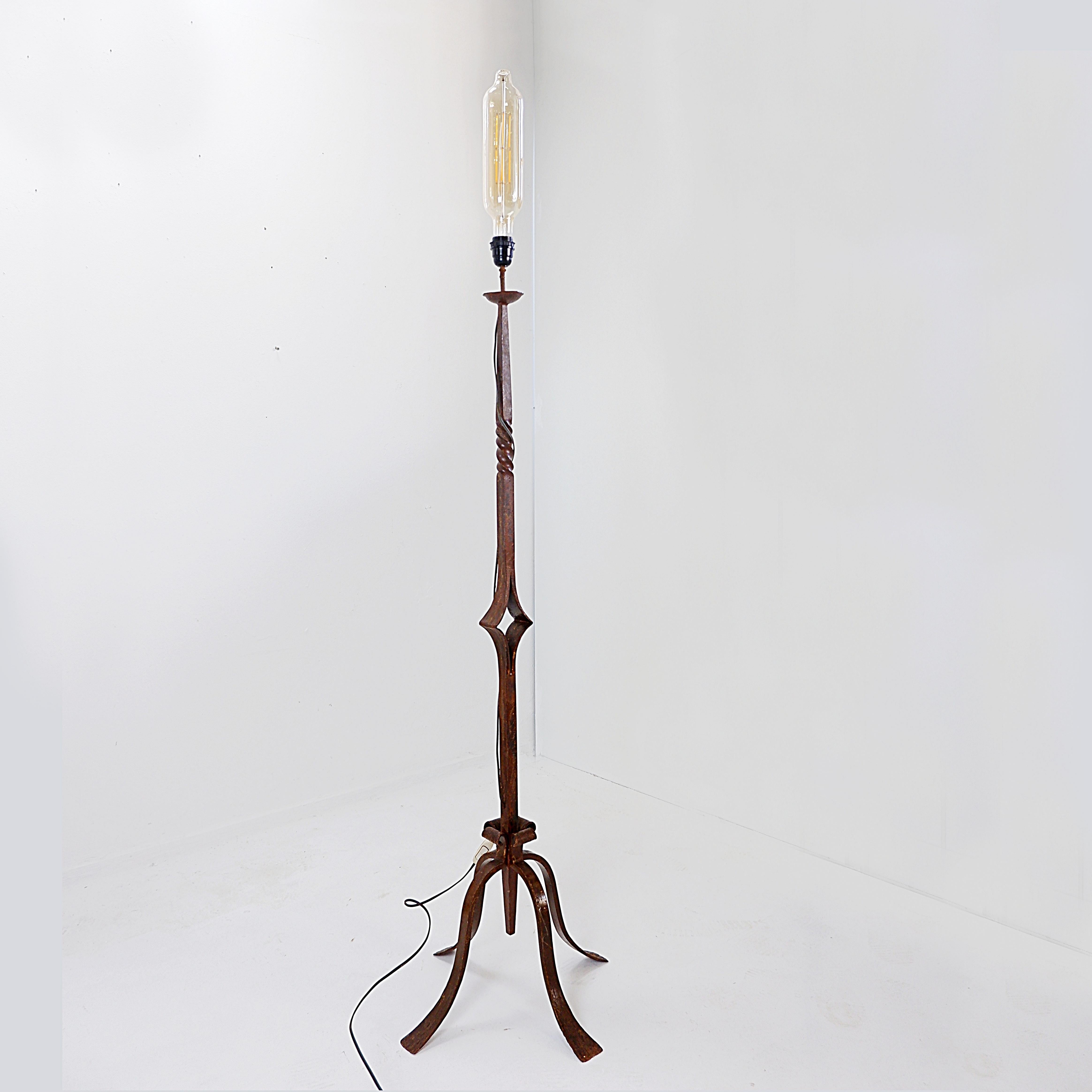 Brutalist wrought iron floor lamp - 1950s For Sale 7