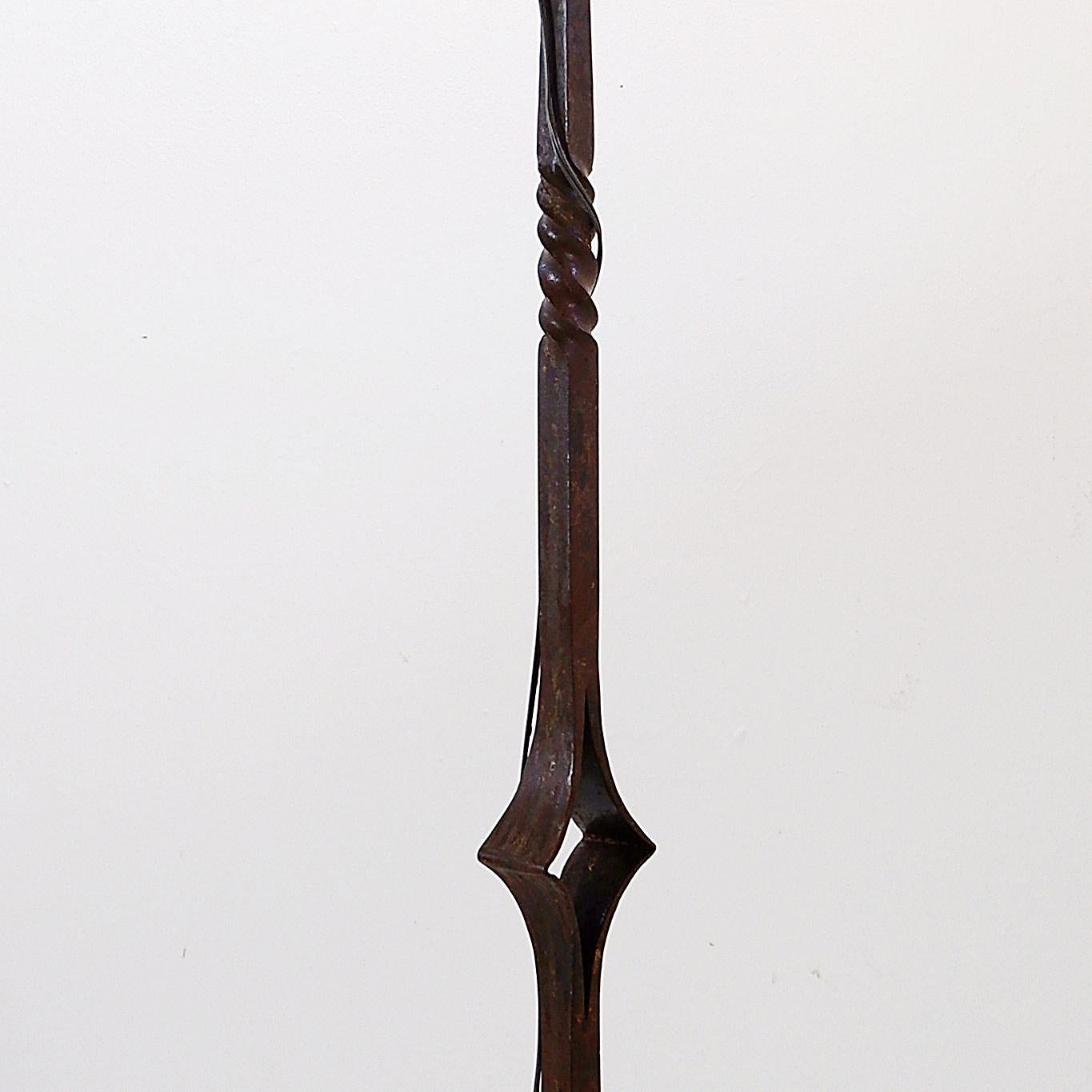 Brutalist wrought iron floor lamp
In the style of Gilbert POILLERAT - Brutalist deco
Sold without bulb
Measures : 47cm H: 145,5cm 
Weight : ~15kg