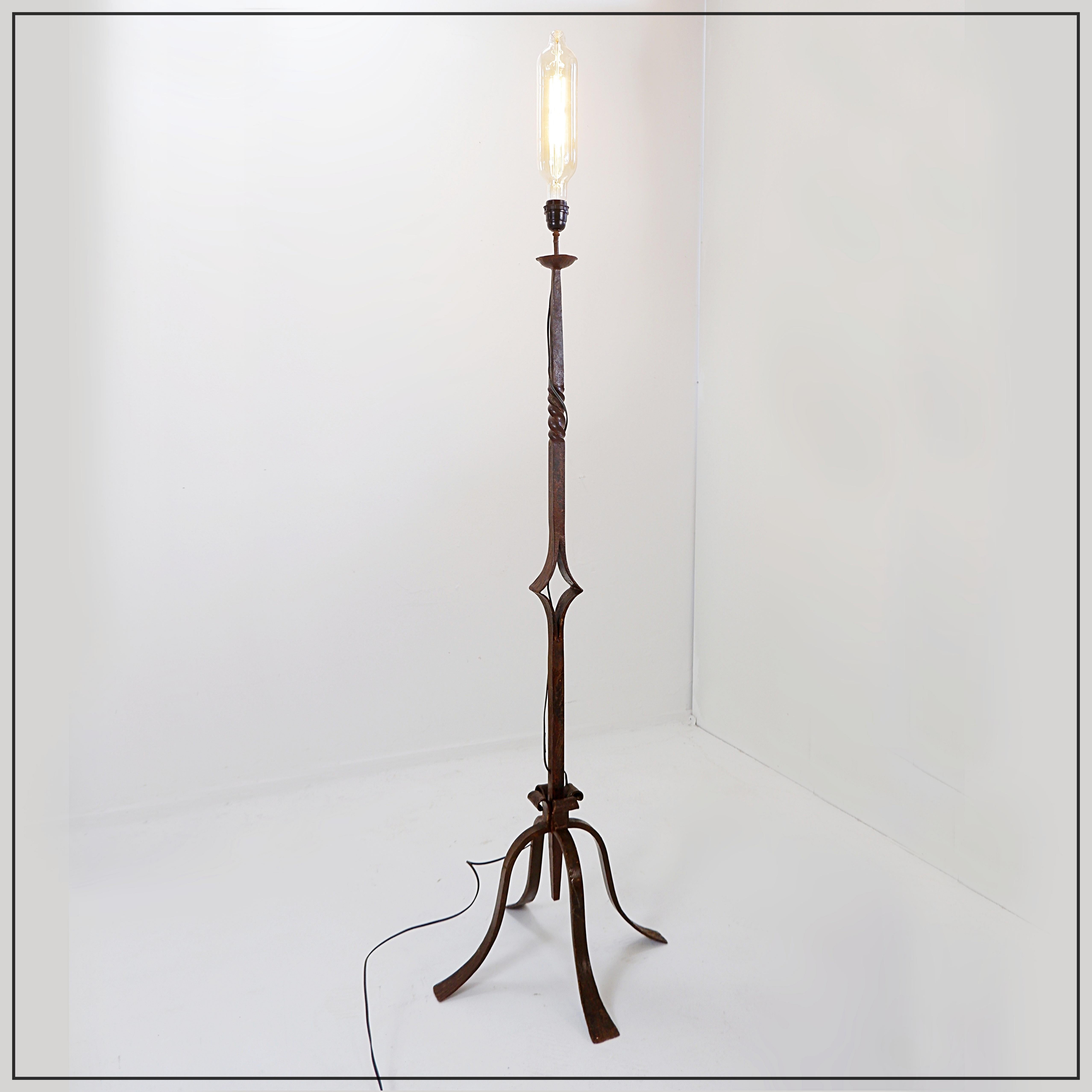 Brutalist wrought iron floor lamp - 1950s For Sale 1