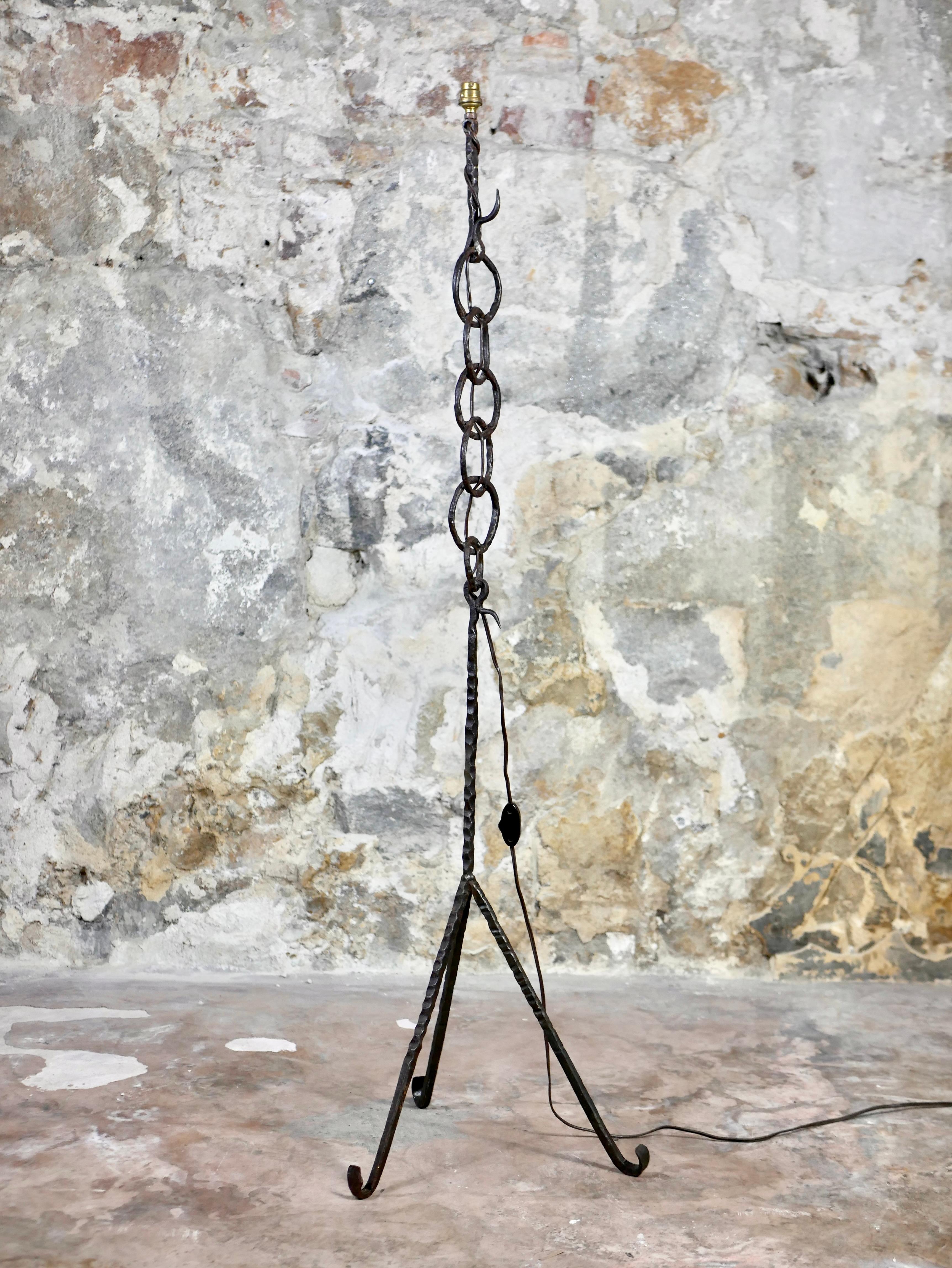 French Brutalist wrought iron floor lamp, anonymous work from France, 1960s For Sale