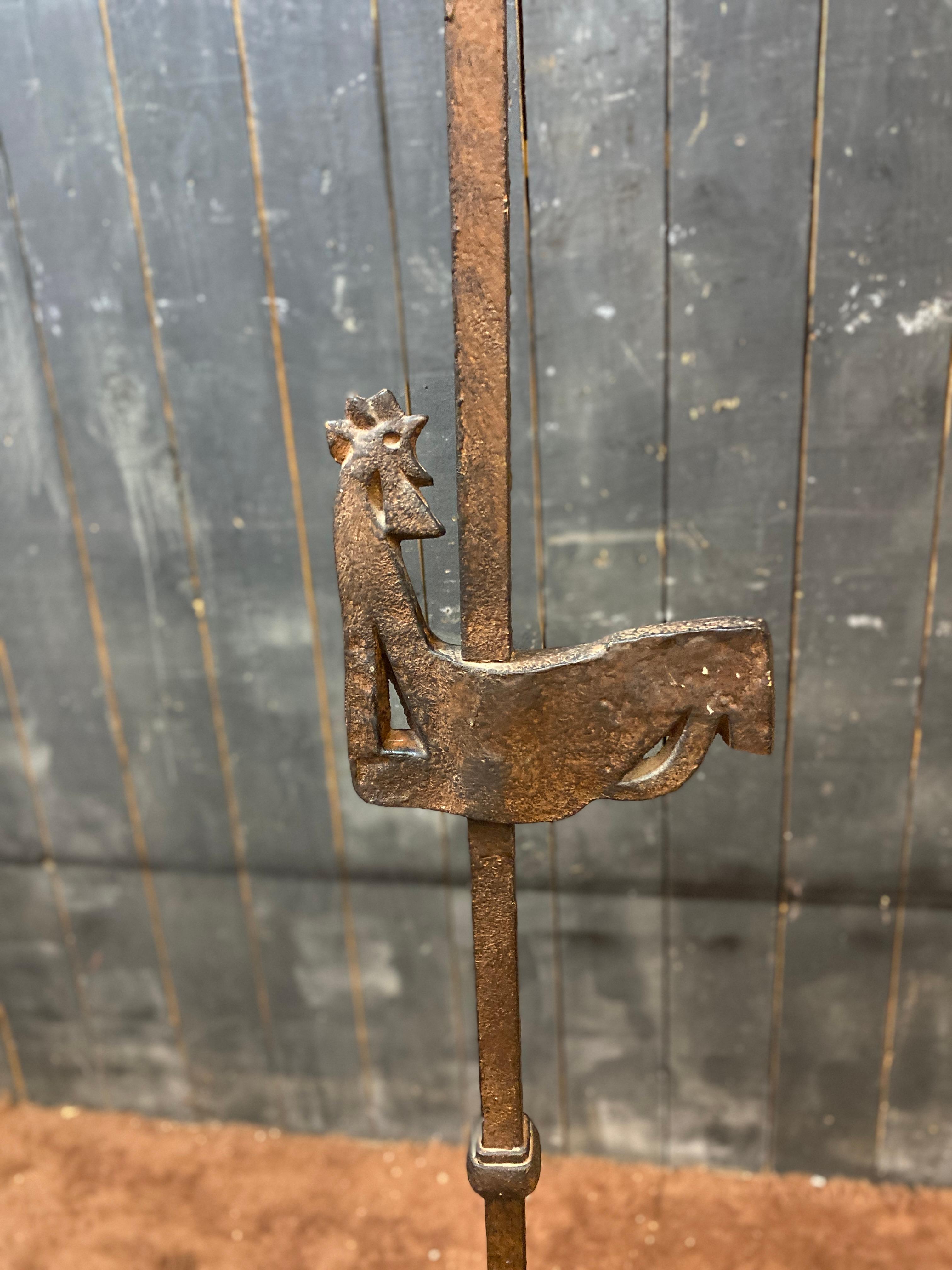 Lampada da terra brutalista in ferro battuto nello stile di Atelier Marolles circa 1950 in vendita 7