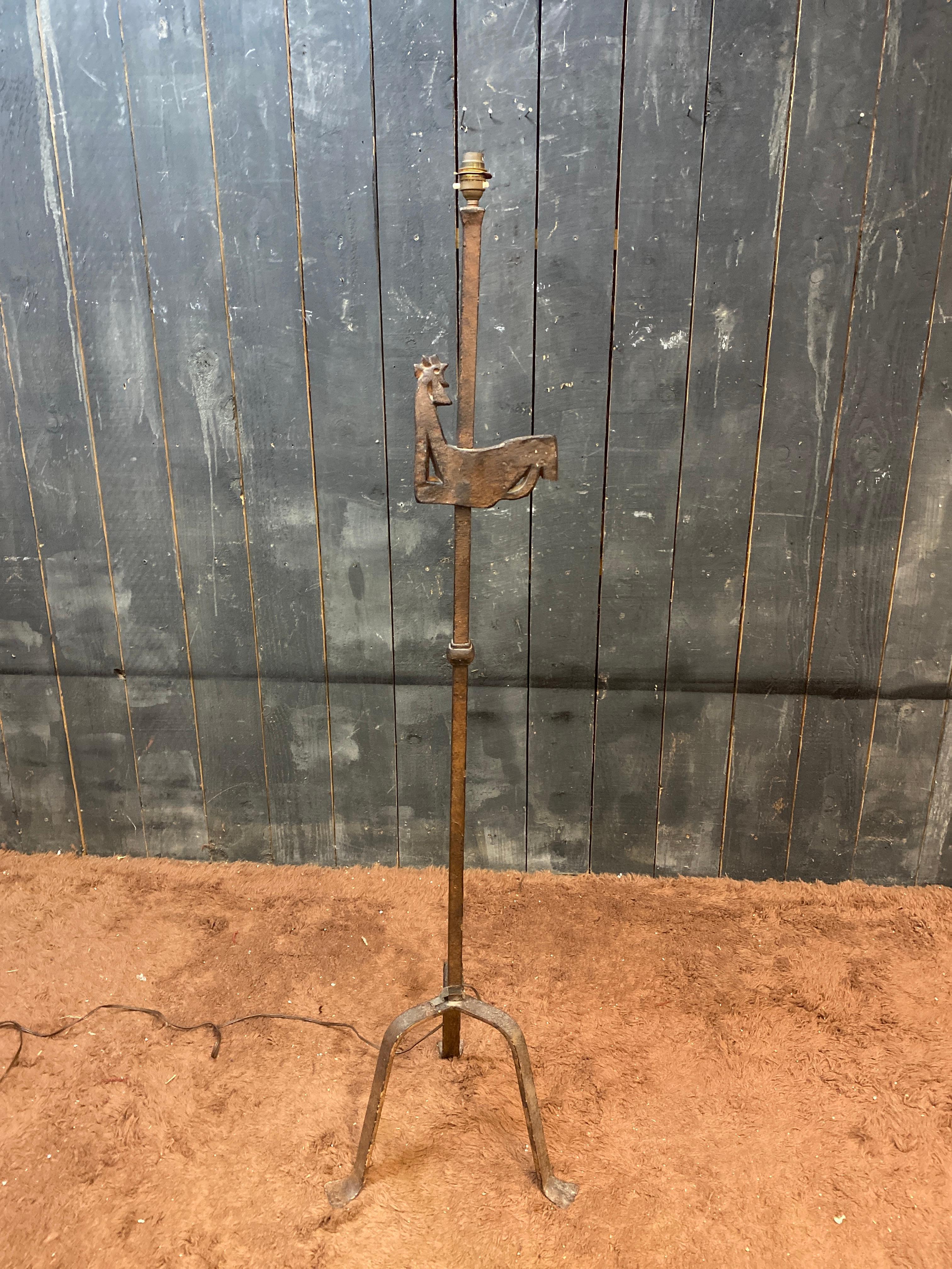 Lampada da terra brutalista in ferro battuto nello stile di Atelier Marolles circa 1950 in vendita 8