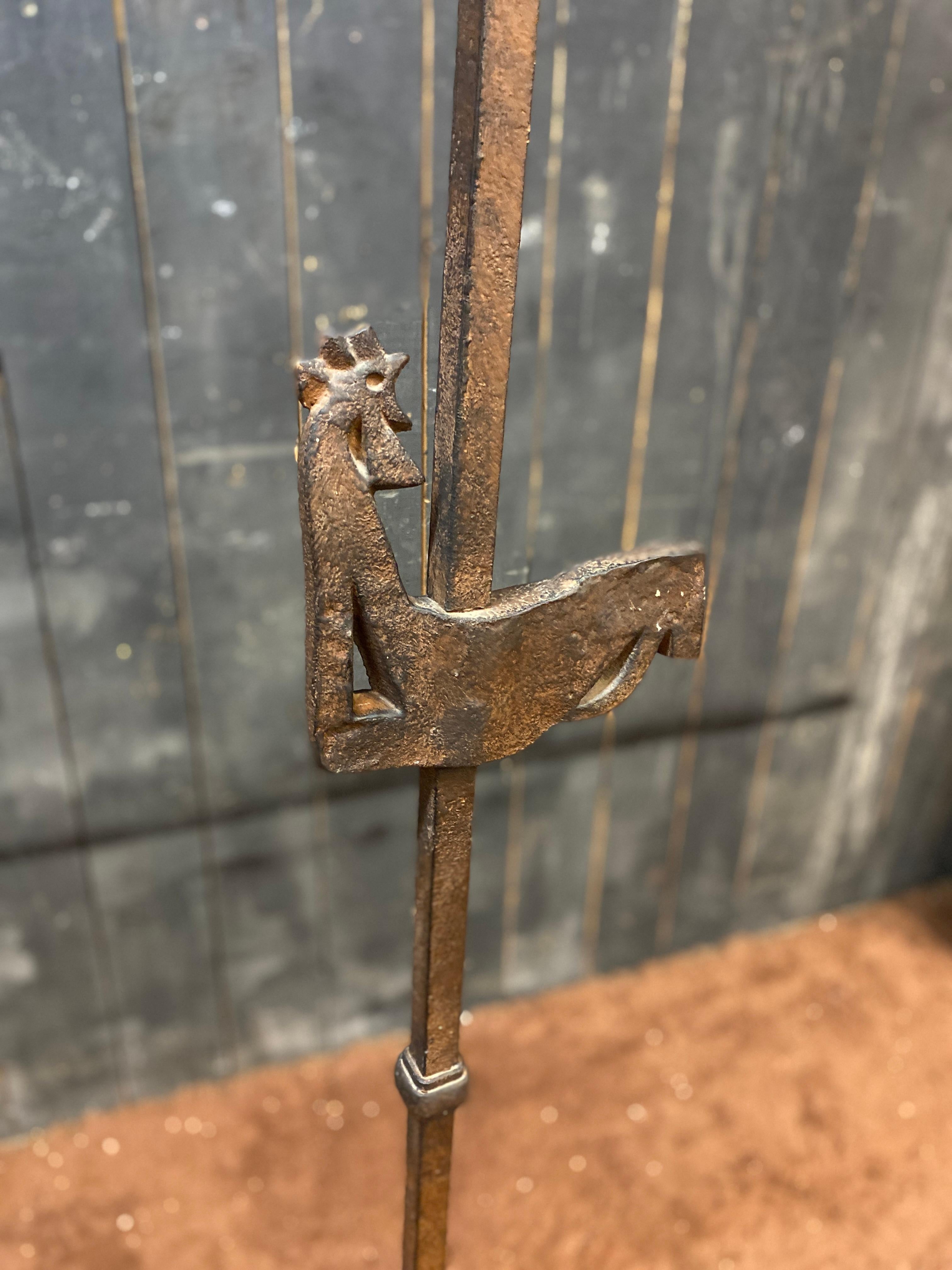 Lampada da terra brutalista in ferro battuto nello stile di Atelier Marolles circa 1950 in vendita 9