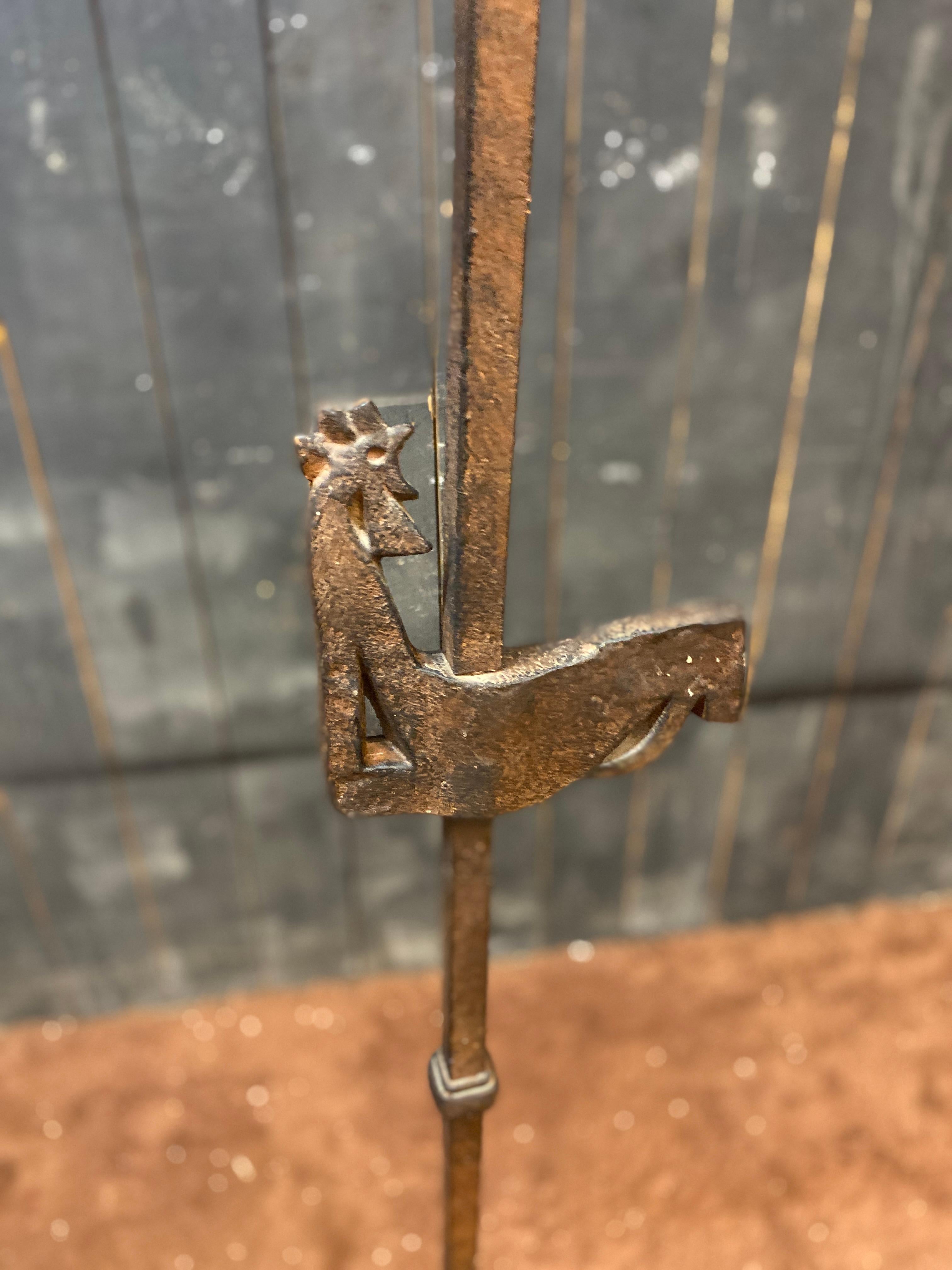 Lampada da terra brutalista in ferro battuto nello stile di Atelier Marolles circa 1950 In condizioni buone in vendita a Mouscron, WHT