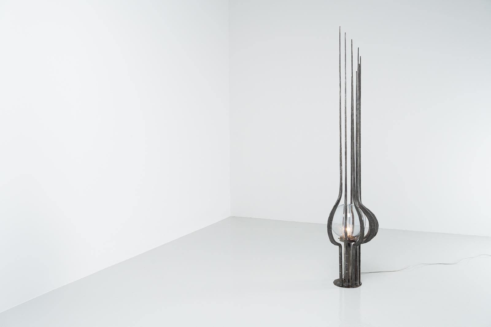 Late 20th Century Brutalist Wrought Iron Floor Lamp, Italy, 1970 For Sale