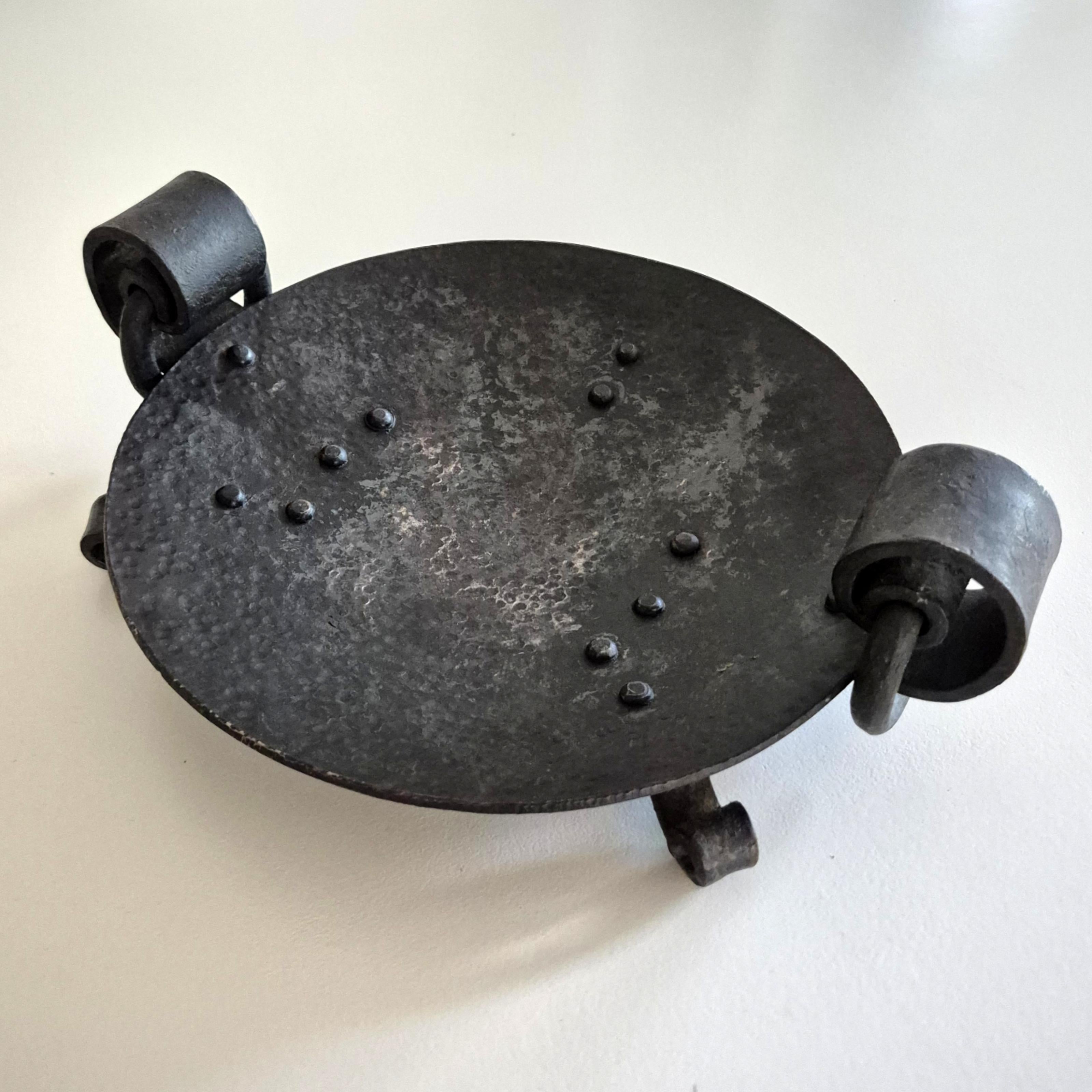 Brutalistische schmiedeeiserne Obstschale oder Kerzenhalter, Niederlande 1950er Jahre im Angebot 2