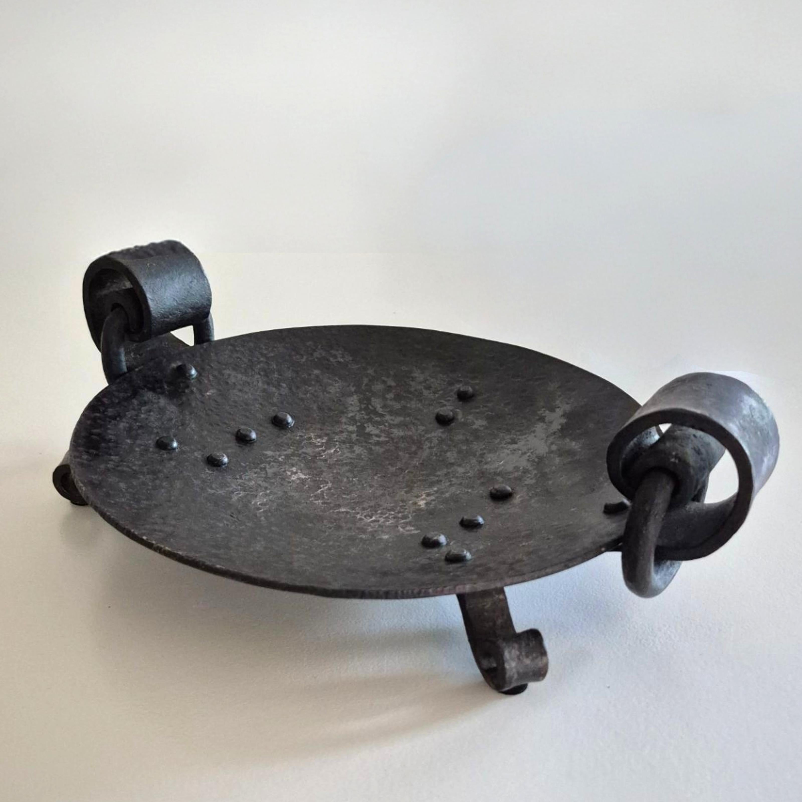 Brutalistische schmiedeeiserne Obstschale oder Kerzenhalter, Niederlande 1950er Jahre im Angebot 1