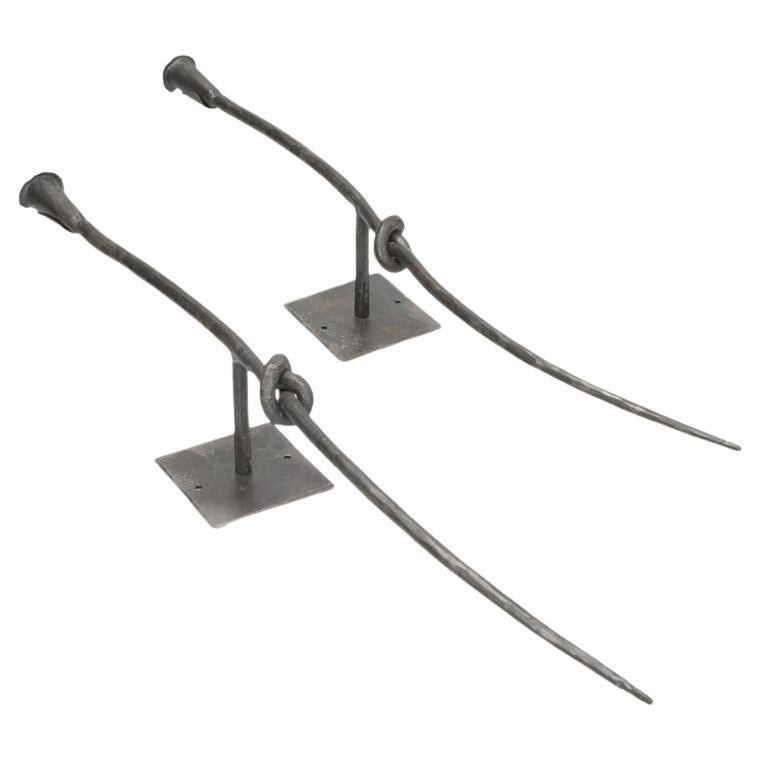 Brutalistische schmiedeeiserne geknotete Wandkerzenleuchter im Angebot
