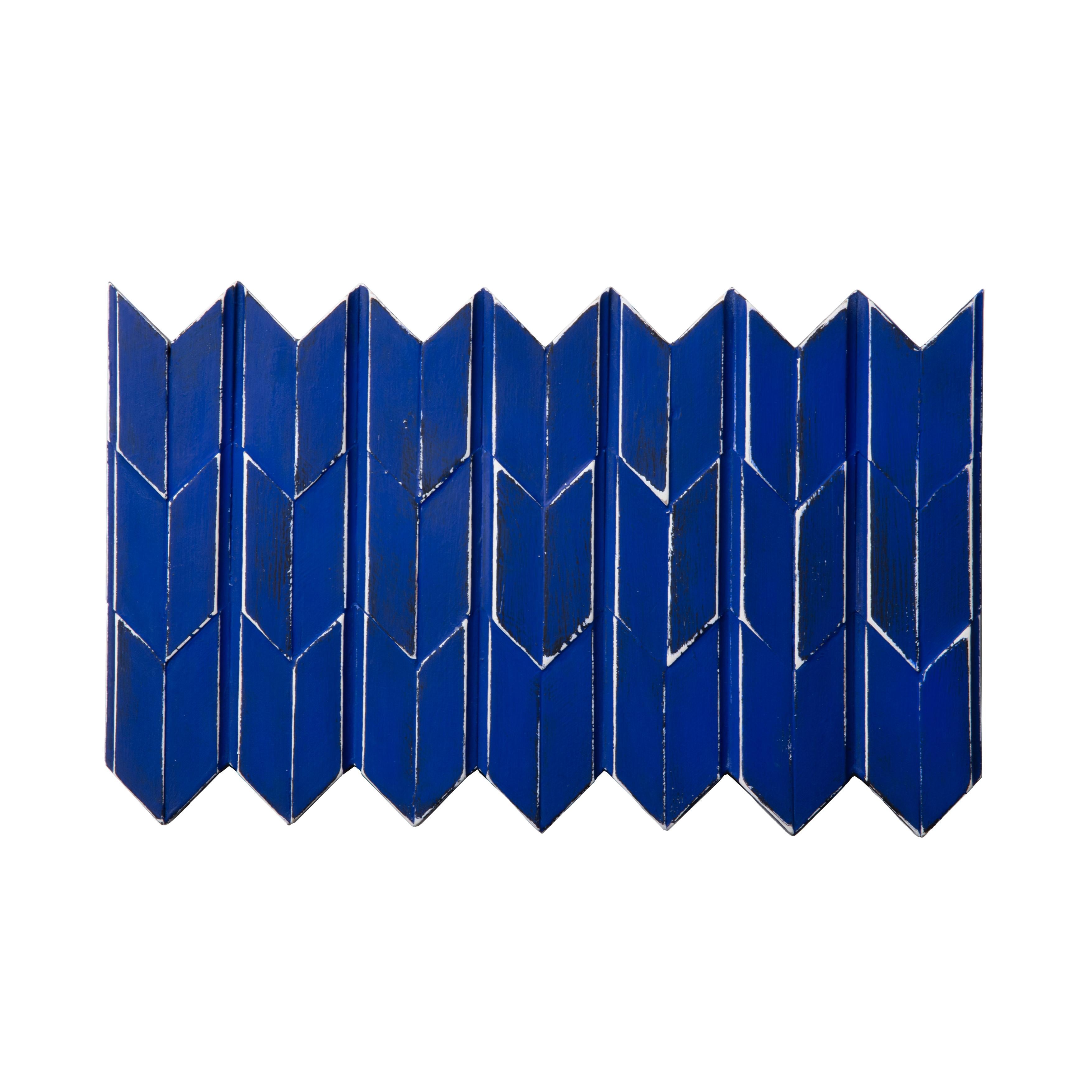 Brutalist Yves Klein Blue Wood Wall Art installation: Arrows In Excellent Condition For Sale In AMSTERDAM, NH