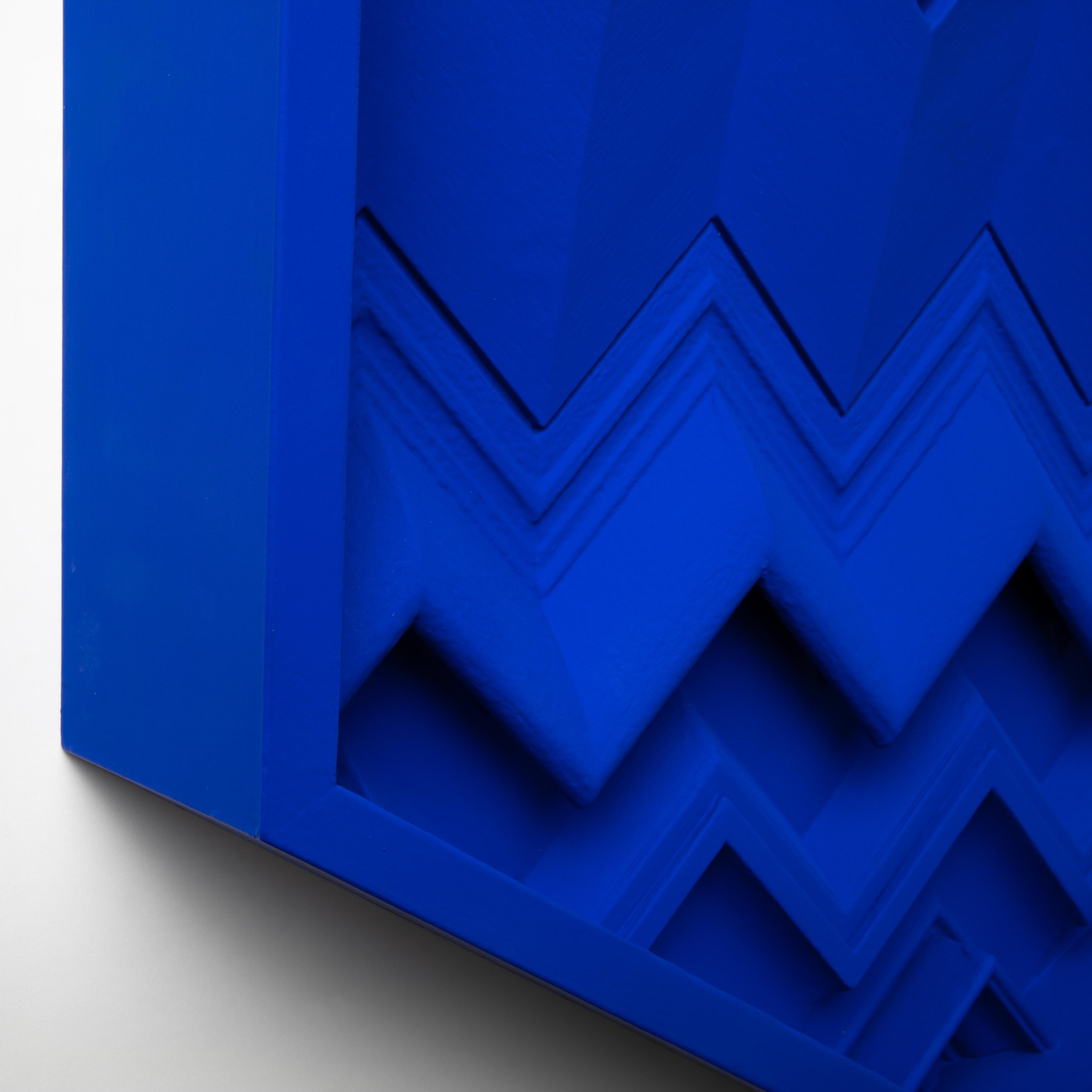 Brutalist Yves Klein Blue Wood Wall Art installation: Exagon YKB In Excellent Condition For Sale In AMSTERDAM, NH