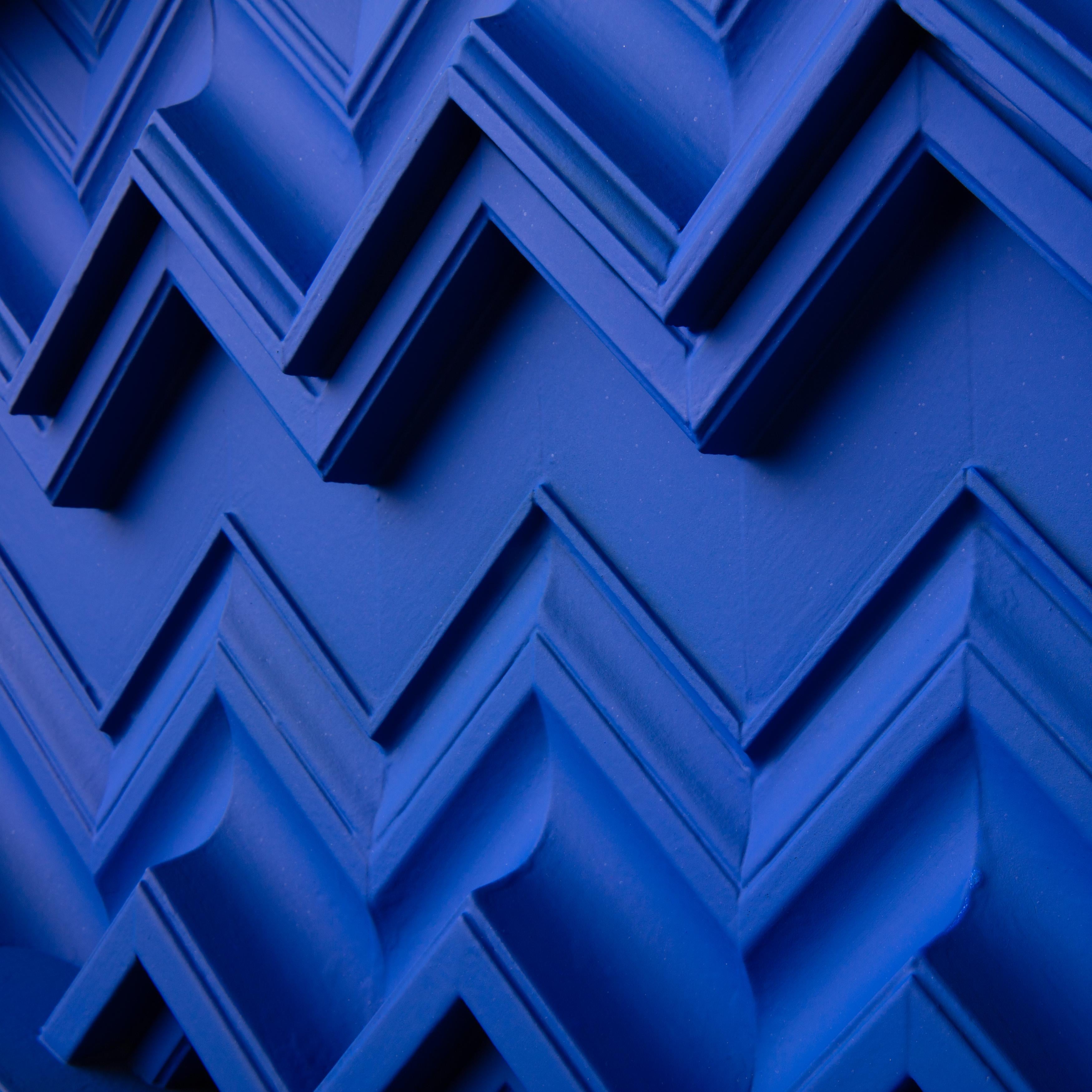 Brutalist Yves Klein Blue Wood Wall Art installation: Fan YKB In Excellent Condition For Sale In AMSTERDAM, NH