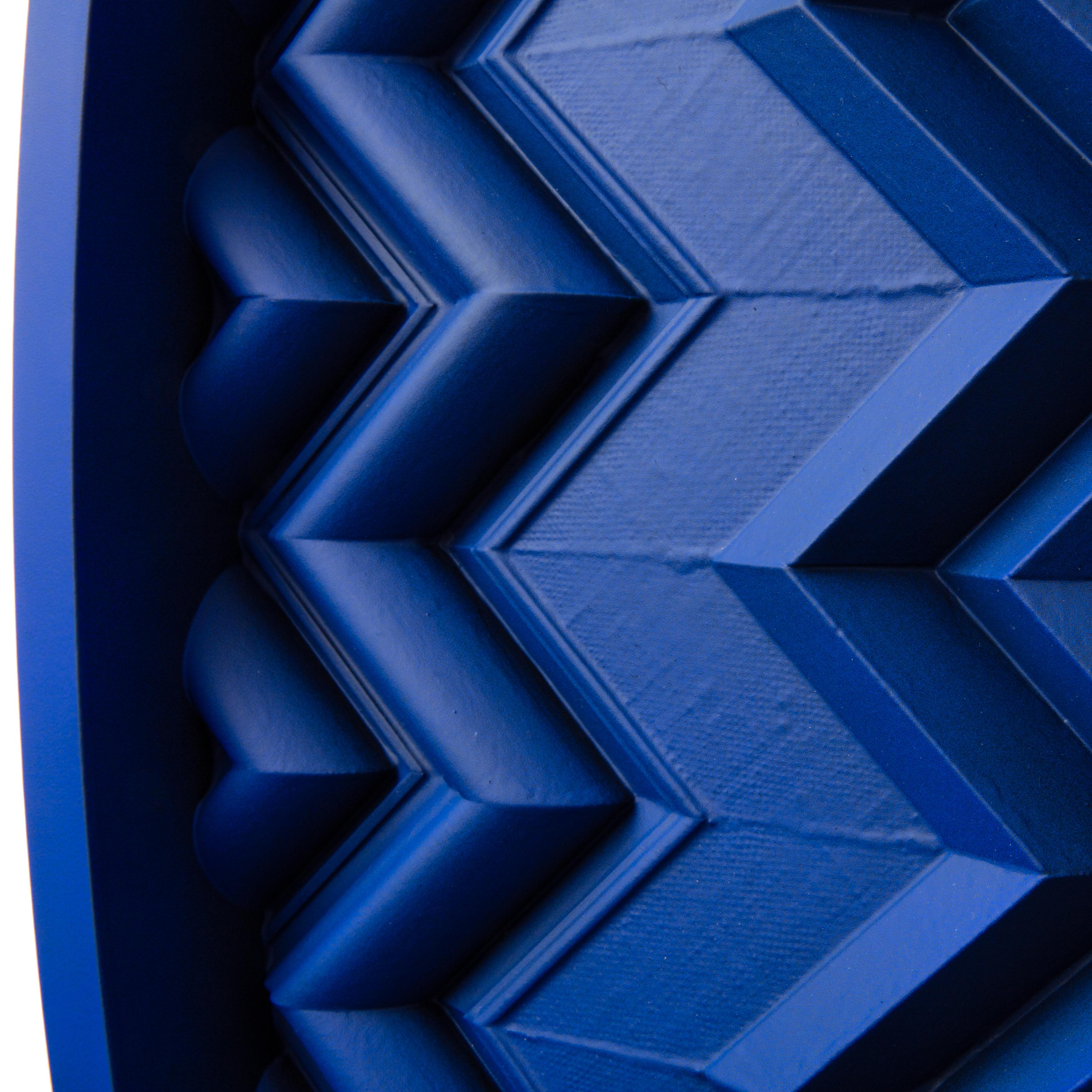 Brutalist Yves Klein Blue Wood Wall Art installation: Oval 2 YKB In Excellent Condition For Sale In AMSTERDAM, NH