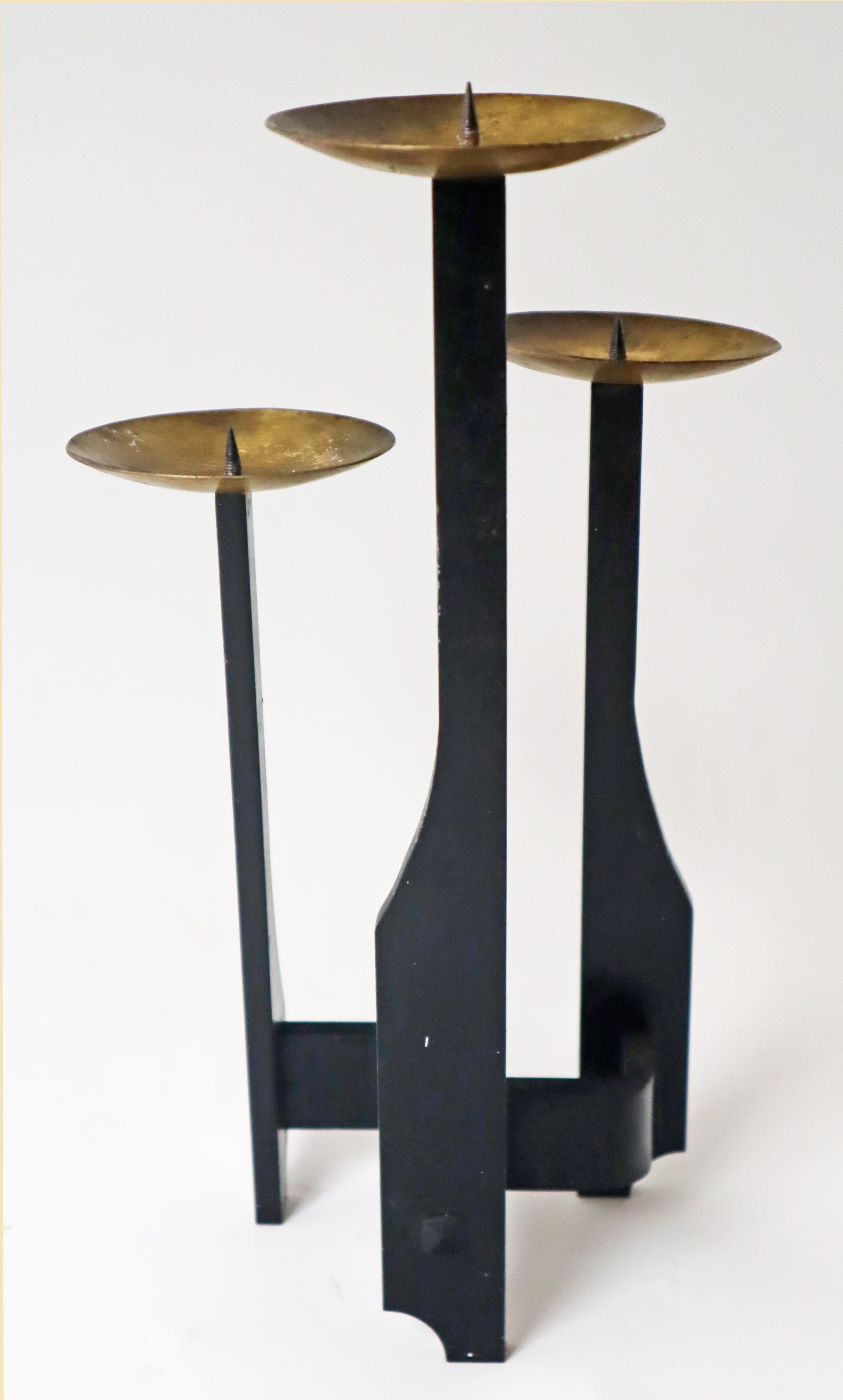 Brutalistischer Kerzenständer aus Messing und Schmiedeeisen, 1970er Jahre. Frankreich. im Angebot 1