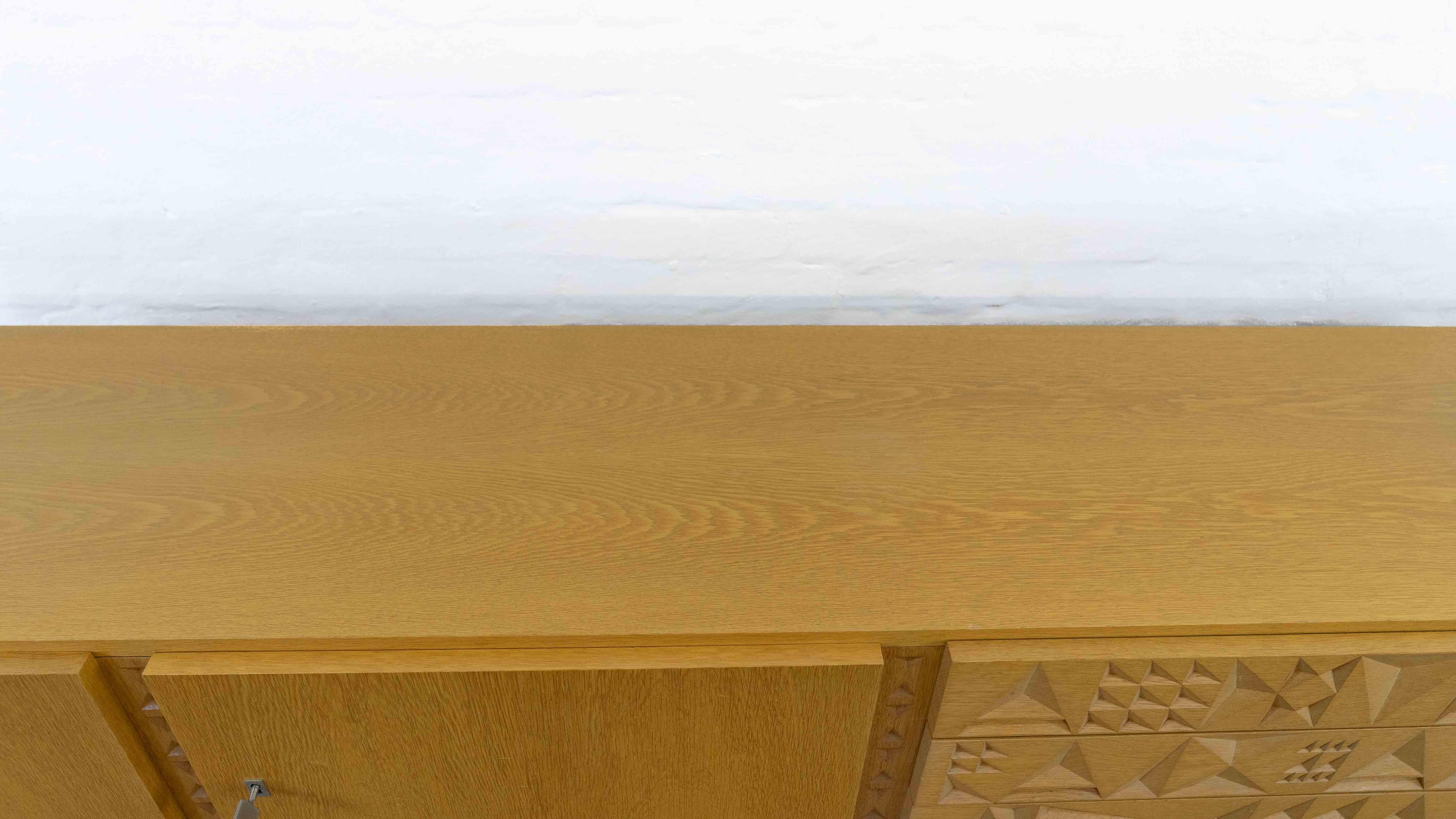Credenza brutalista di metà secolo in legno di quercia in vendita 9