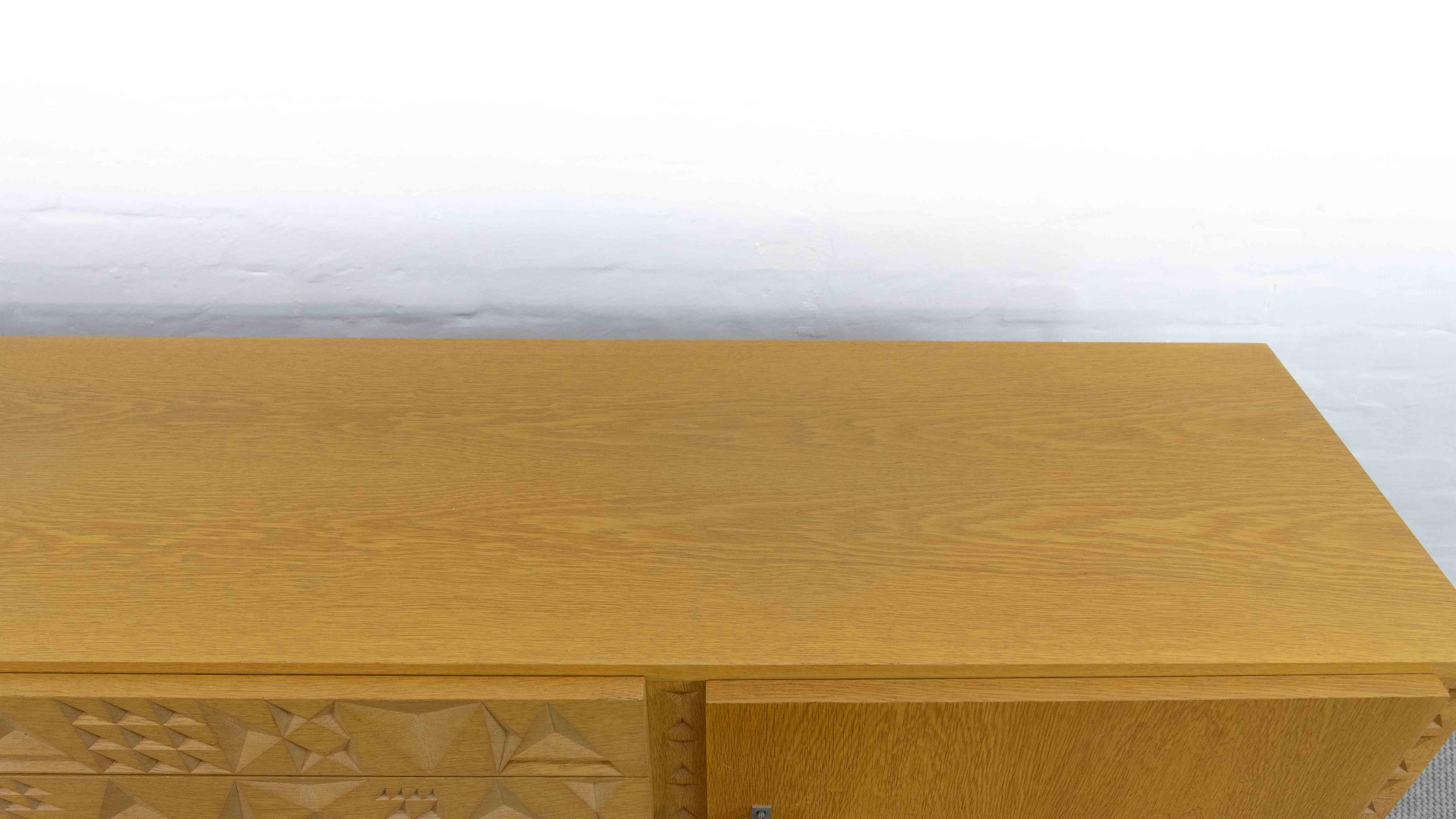 Credenza brutalista di metà secolo in legno di quercia in vendita 10