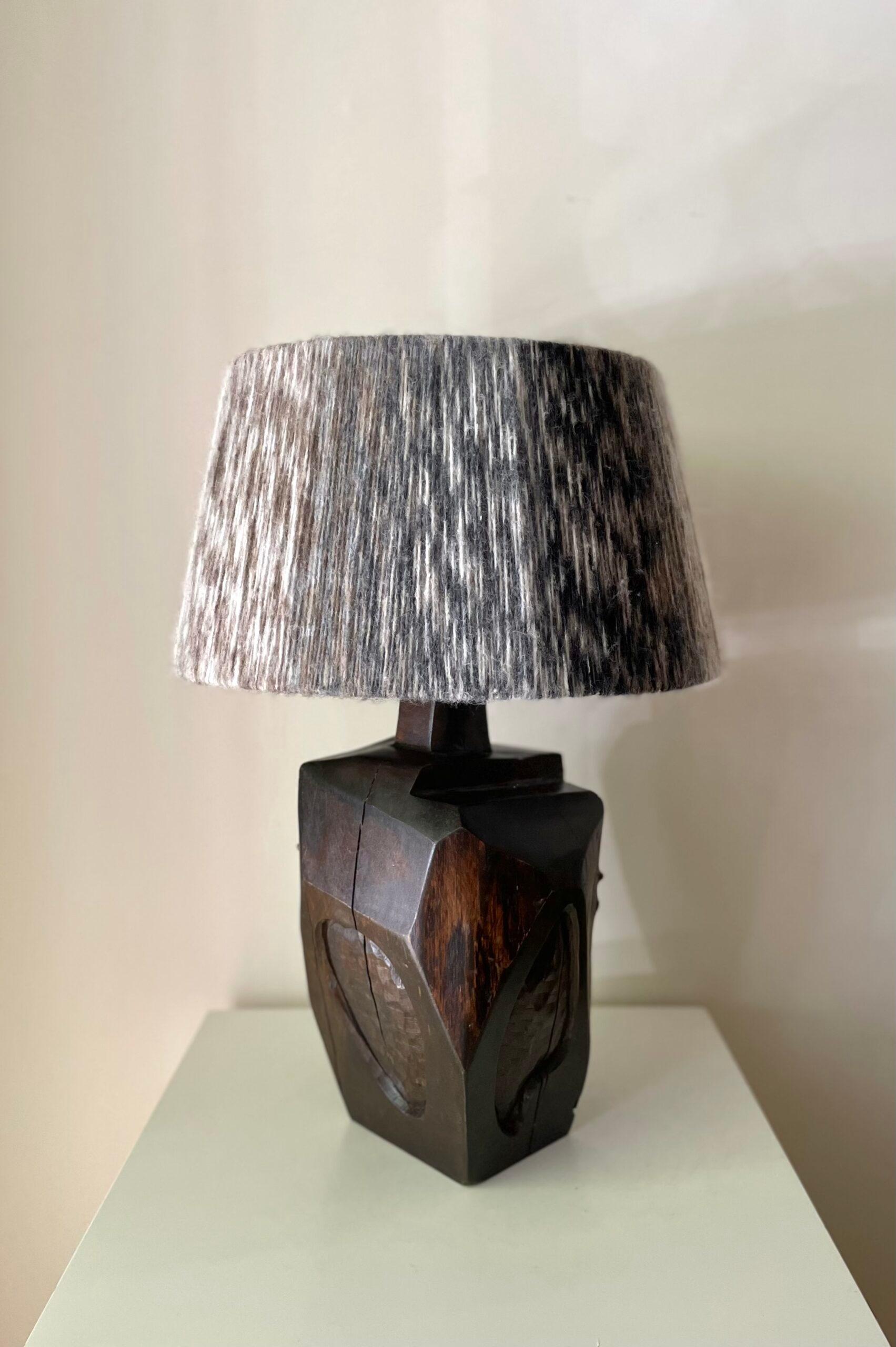 Brutalisten Holzlampen (Französisch) im Angebot