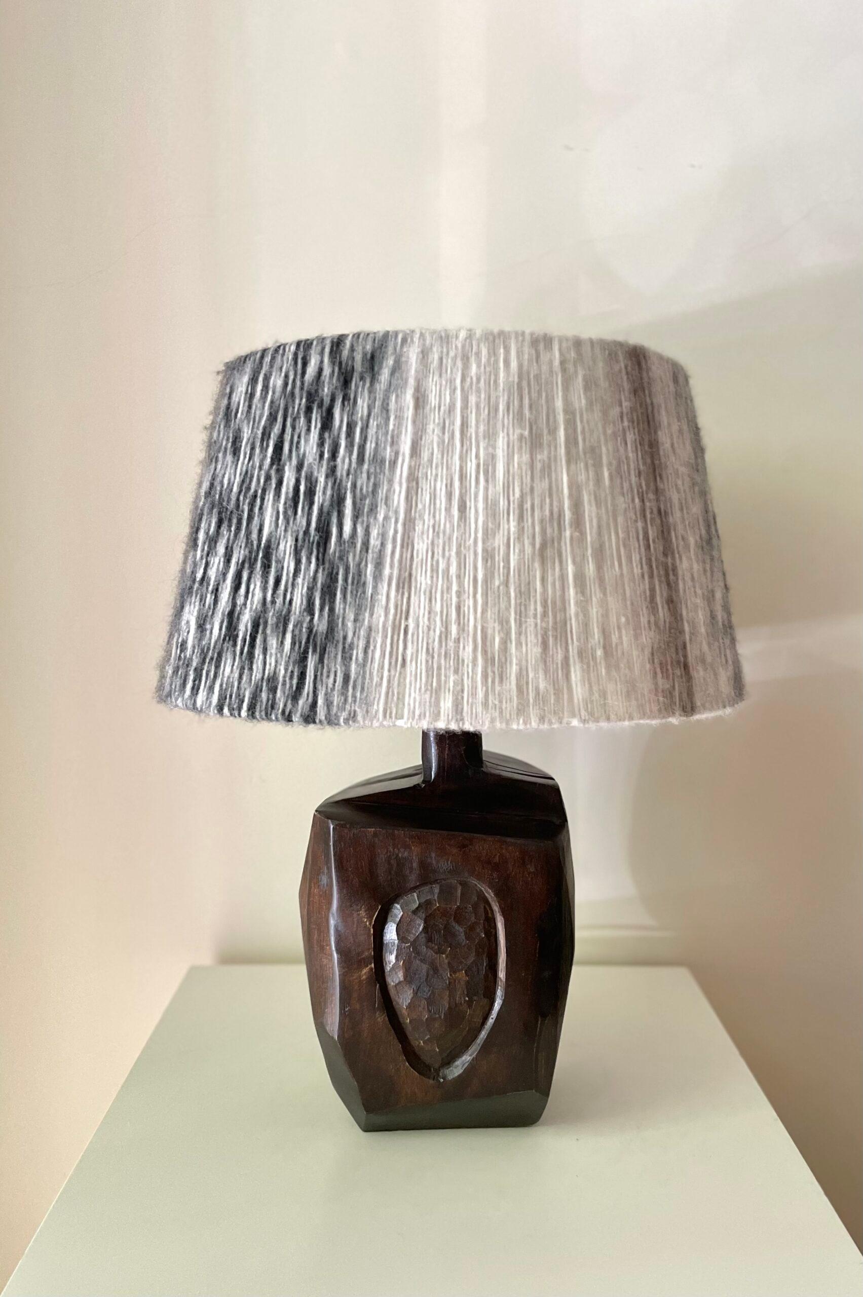 Brutalisten Holzlampen (Wolle) im Angebot