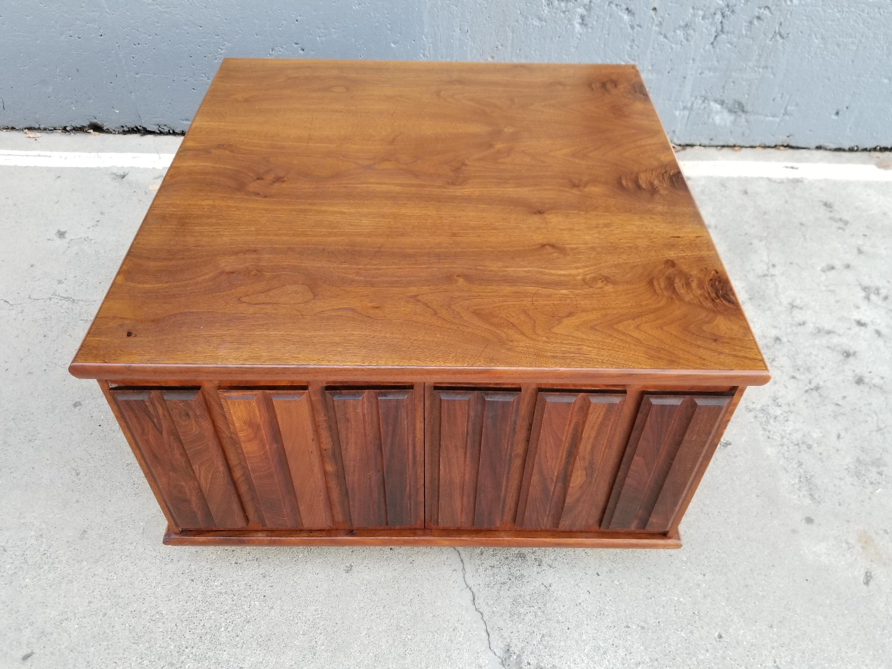 Brutalist End Table with Rectangular Walnut Tiles In Good Condition In Fulton, CA