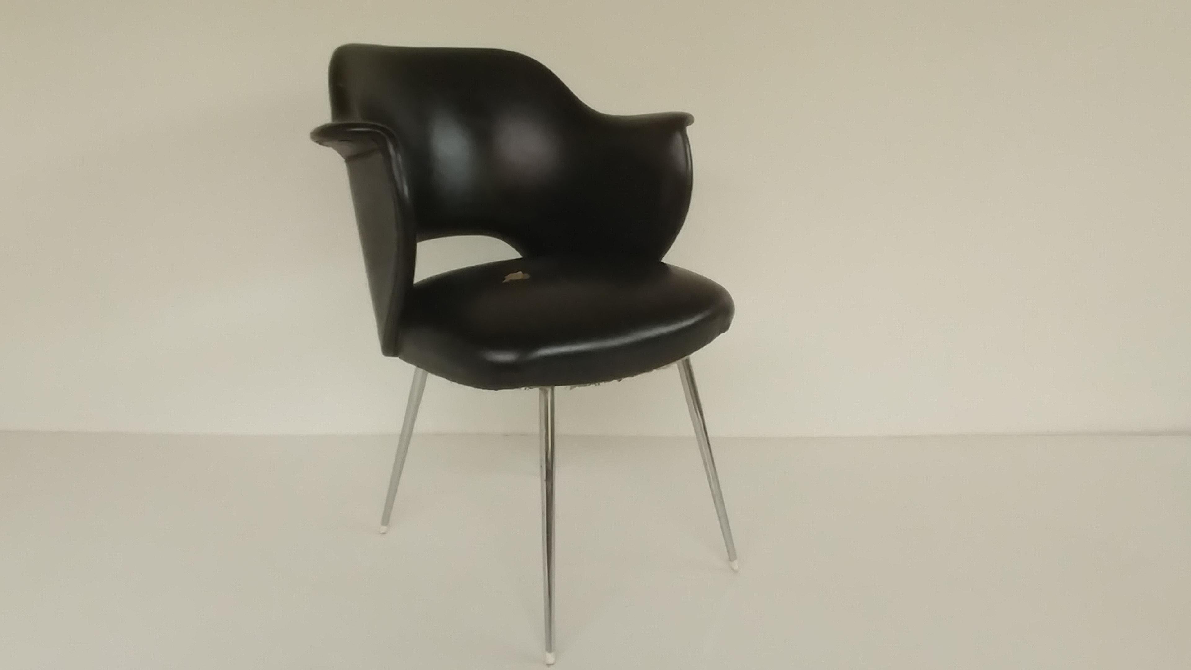 Bruxelles armchair from 1960, Czech Republic.

Highly recommended item will be perfect complementation of the rooms in not only Classic style, but also Art Deco and modern.

The second seat at the twin auction.
 