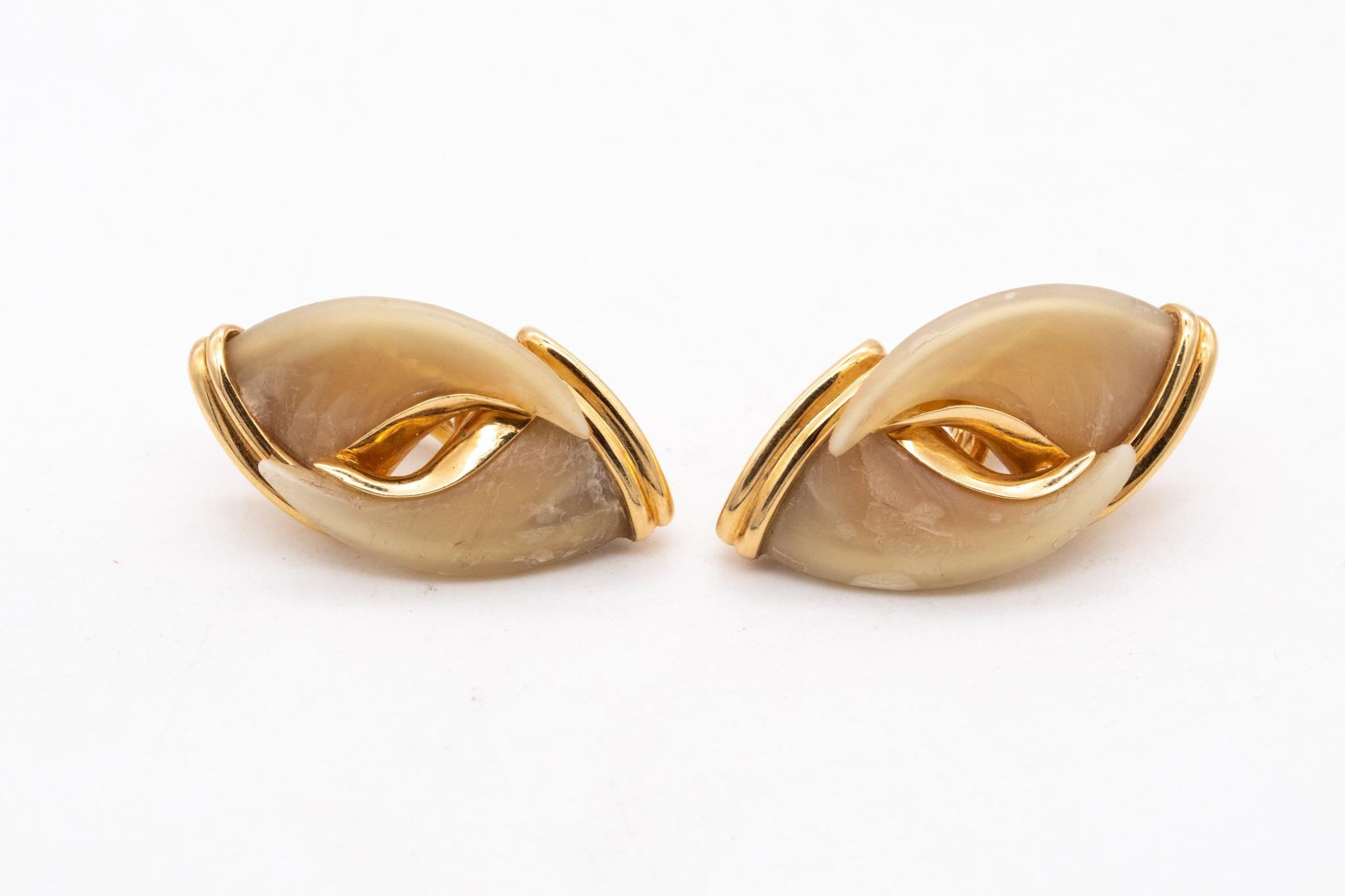 Bry & Co Paris 1970 Rare French Earrings In 18Kt Yellow Gold With Four Claws For Sale 2