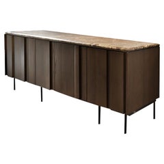 Zeitgenössisches modernes Bryant Studio-Sideboard aus dunkler Eiche und Marmor von Sammler