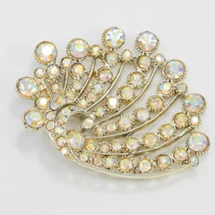 BSK Broche Aurora Borealis en cristal et épingle en forme de coquille stylisée, milieu des années 1900