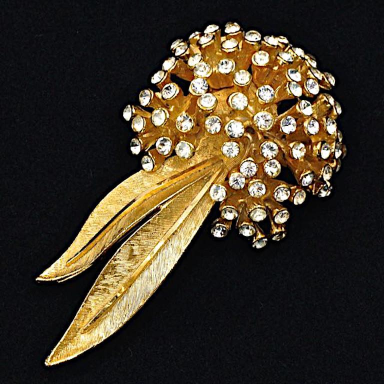 BSK Brushed and Shiny Gold Plated Clear Rhinestone Spray Statement Brooch In Good Condition For Sale In London, GB