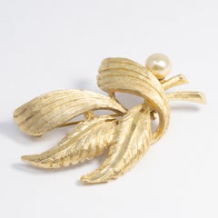 BSK Broche vintage en or avec bouquet de fleurs et fausses perles, épingle du milieu des années 1900