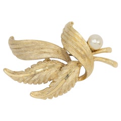 BSK Broche alfiler de oro vintage con ramo floral de perlas de imitación, alfiler de mediados de 1900