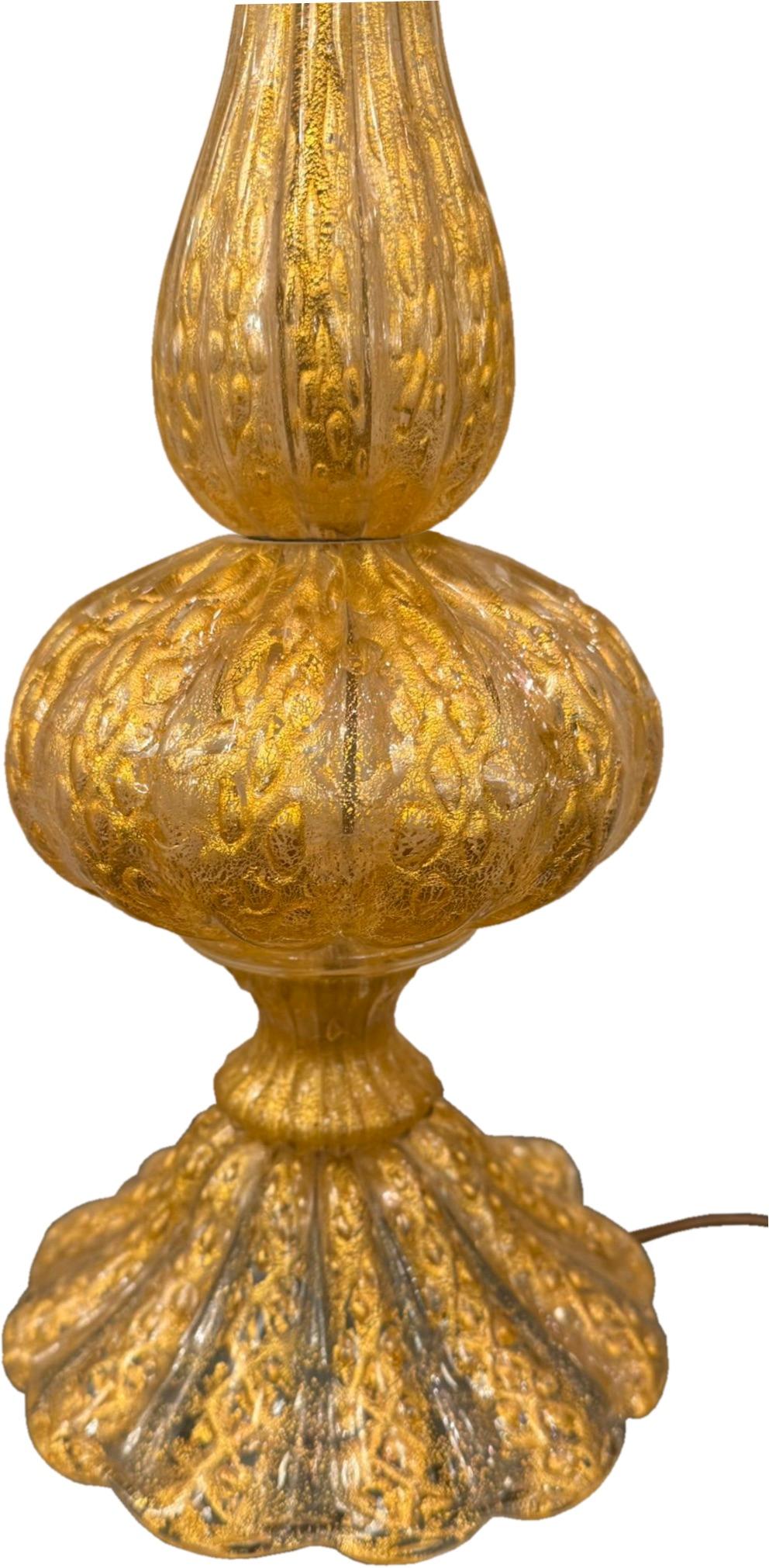 italien AT&T Lampe de table en verre de Murano soufflé à la main avec Avventurina en vente