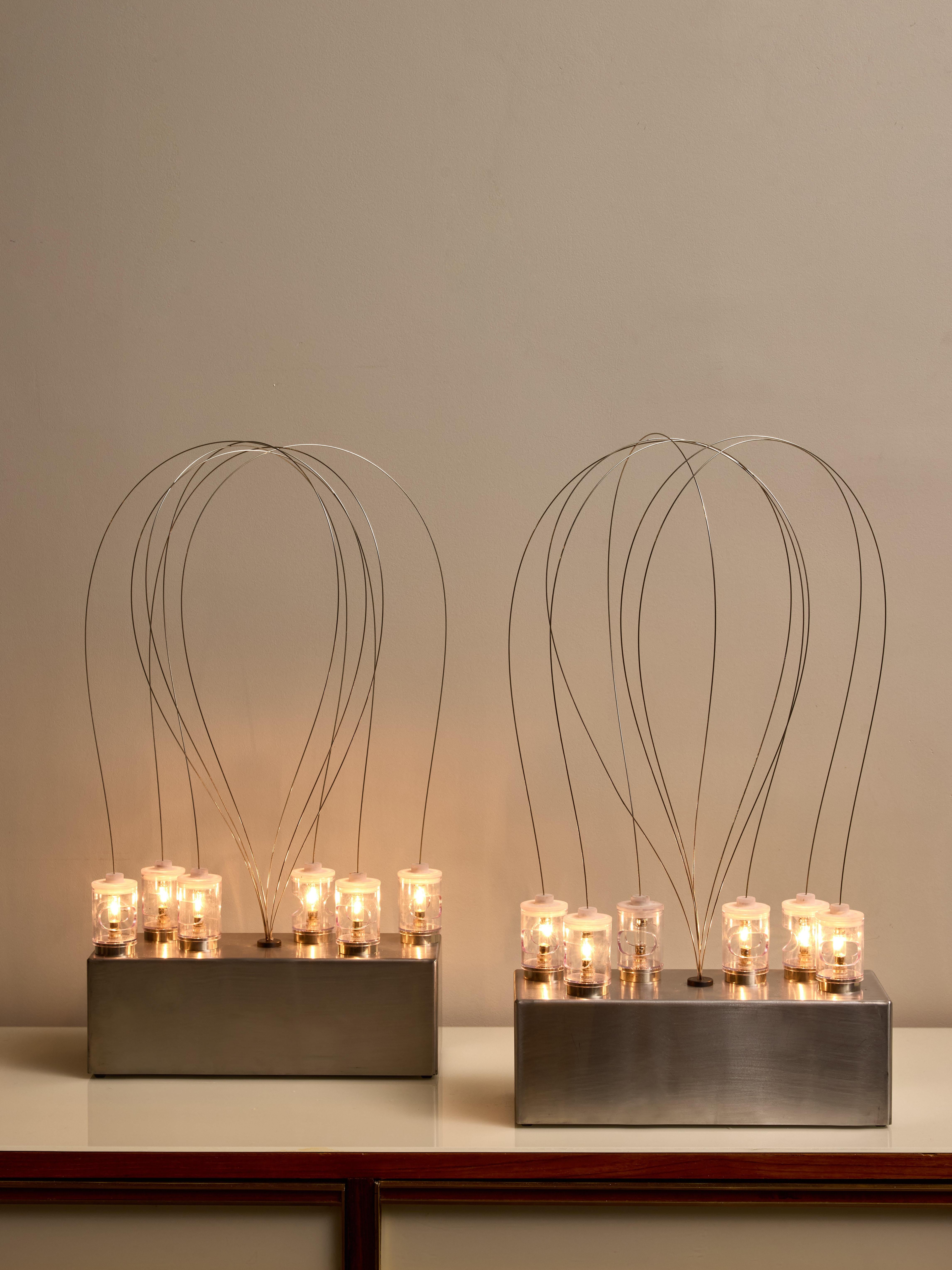 Paire de lampes de table prototype B.T.2/RP, conçues par Duccio Trassinelli en 1972, membre fondateur du Studio A.R.D.I.T.I., produites par Sormani SPA. Ces lampes étaient des prototypes permettant d'expérimenter la technique innovante de Steele,