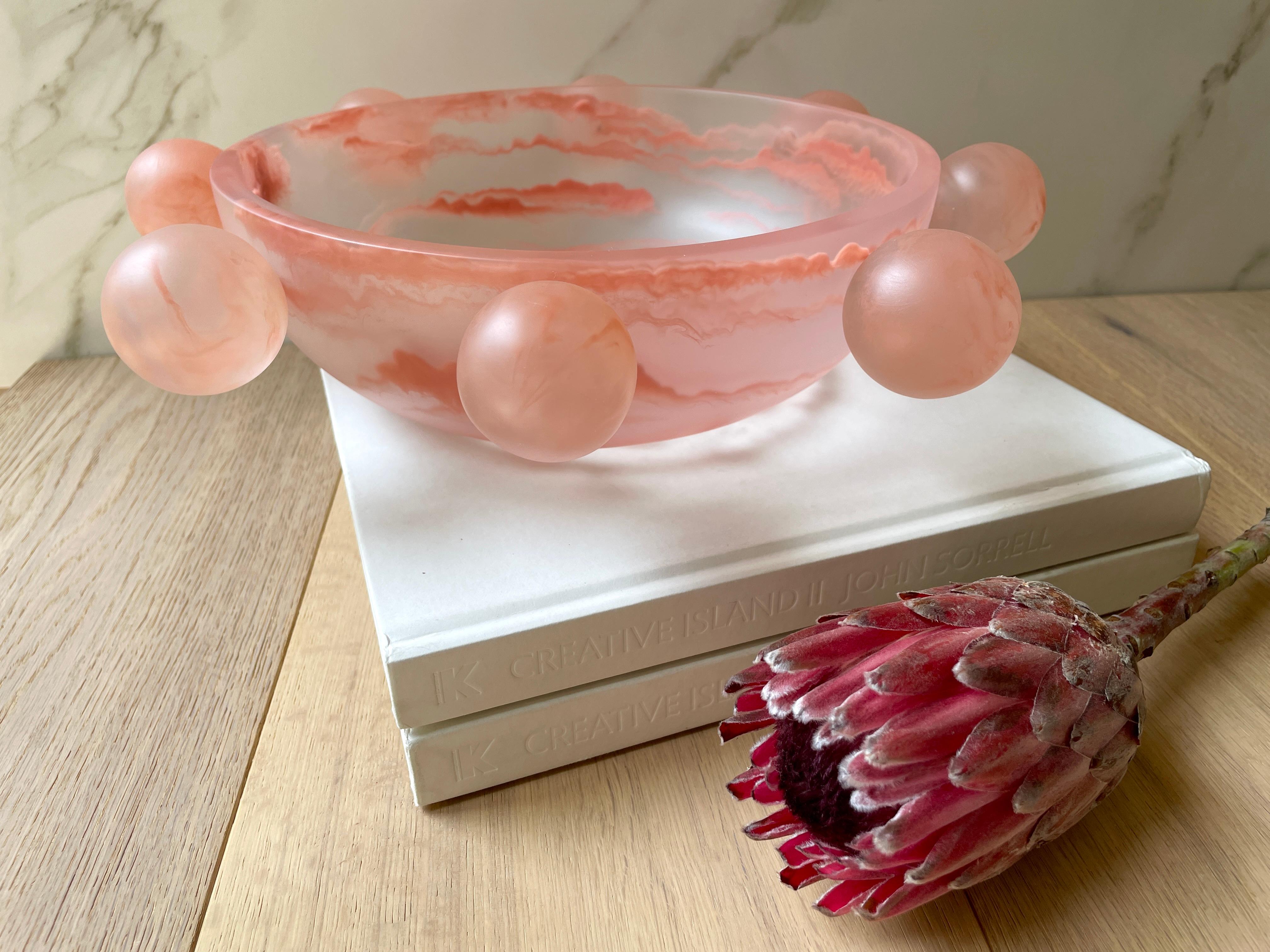 Moderne  Bol à bulles en résine rose clair de Paola Valle en vente