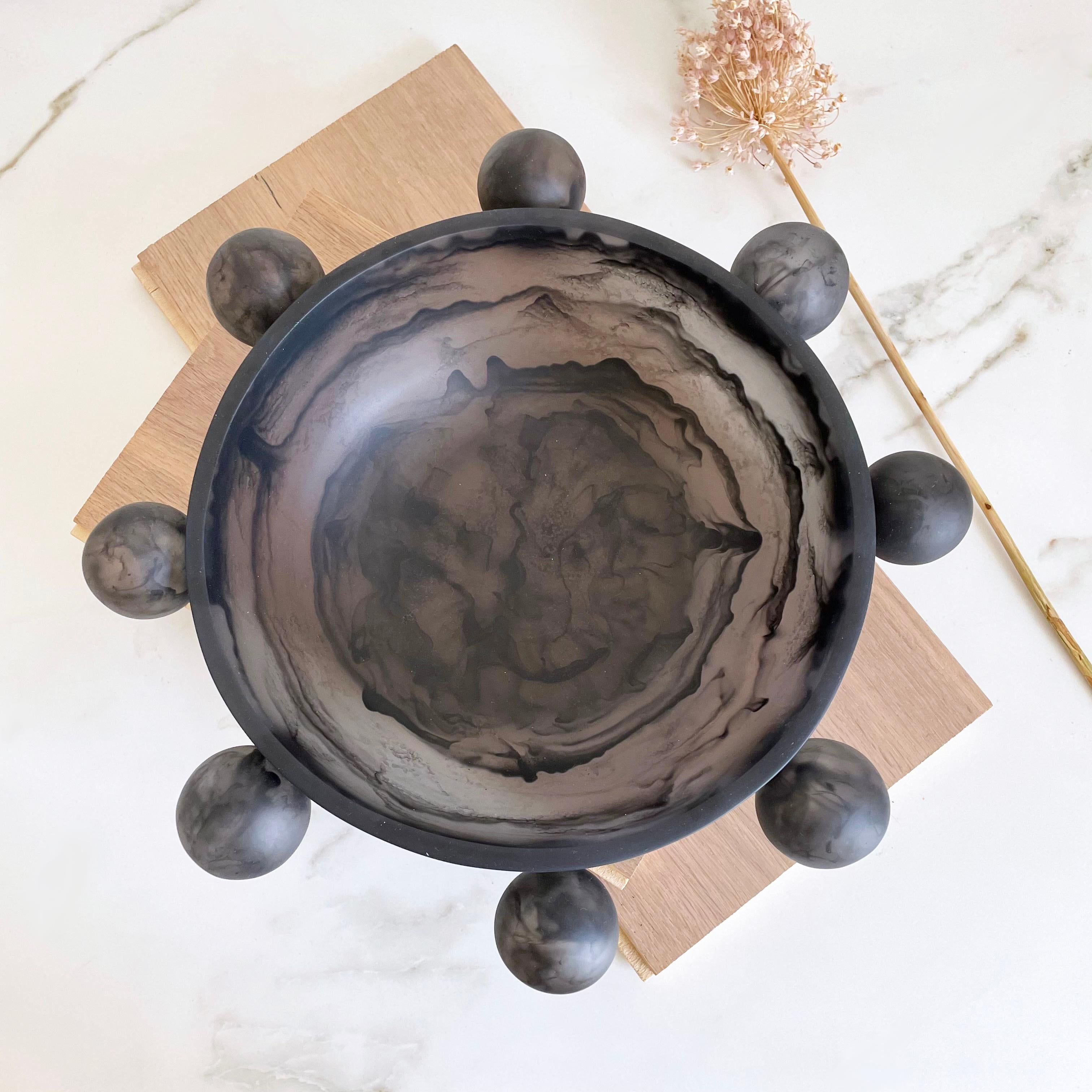 Cuenco Burbuja de resina ahumada jaspeada y negra by Paola Valle Mexicano en venta