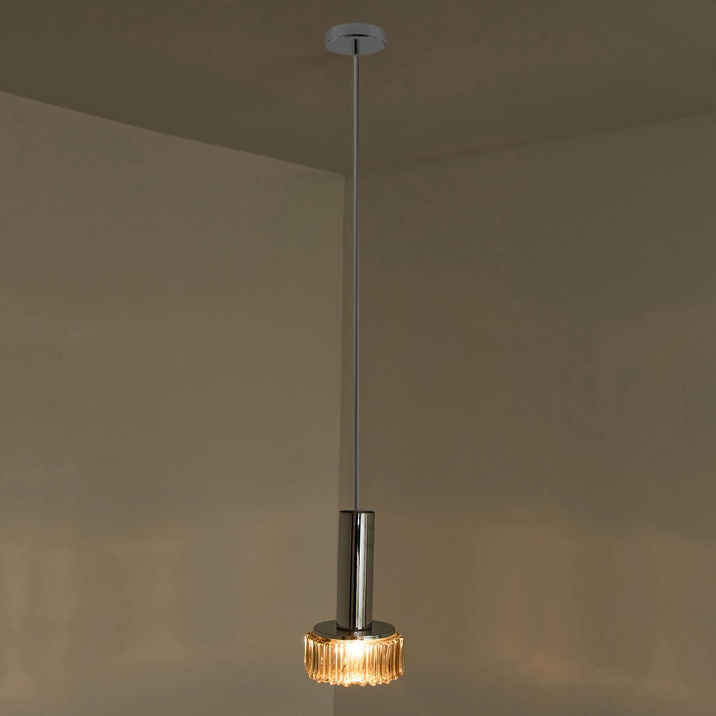 Lampade a sospensione in vetro a bolle d'aria in argento e cromo di Staff Leuchten, anni '70 in vendita 5