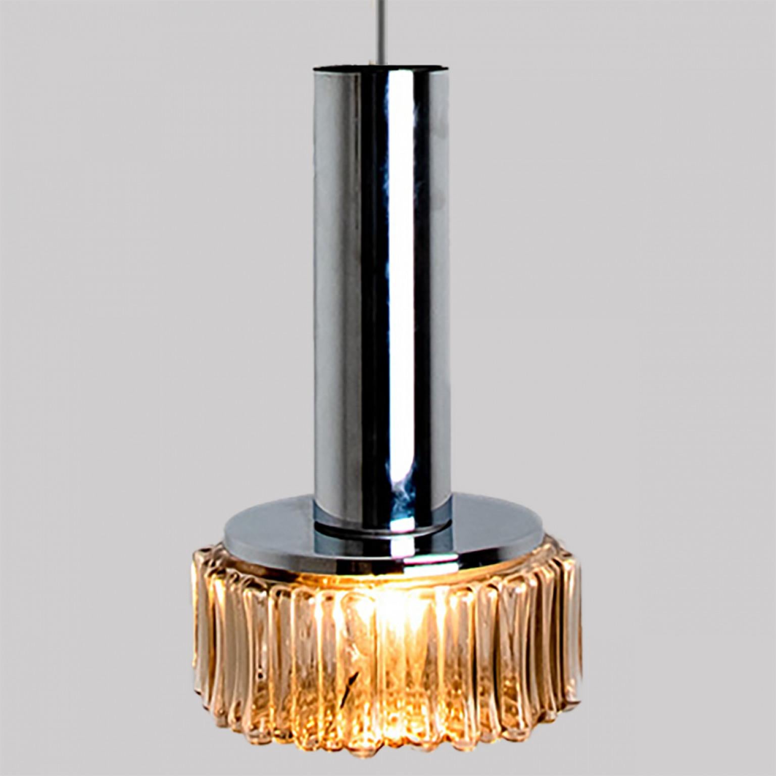 Lampade a sospensione in vetro a bolle d'aria in argento e cromo di Staff Leuchten, anni '70 in vendita 1