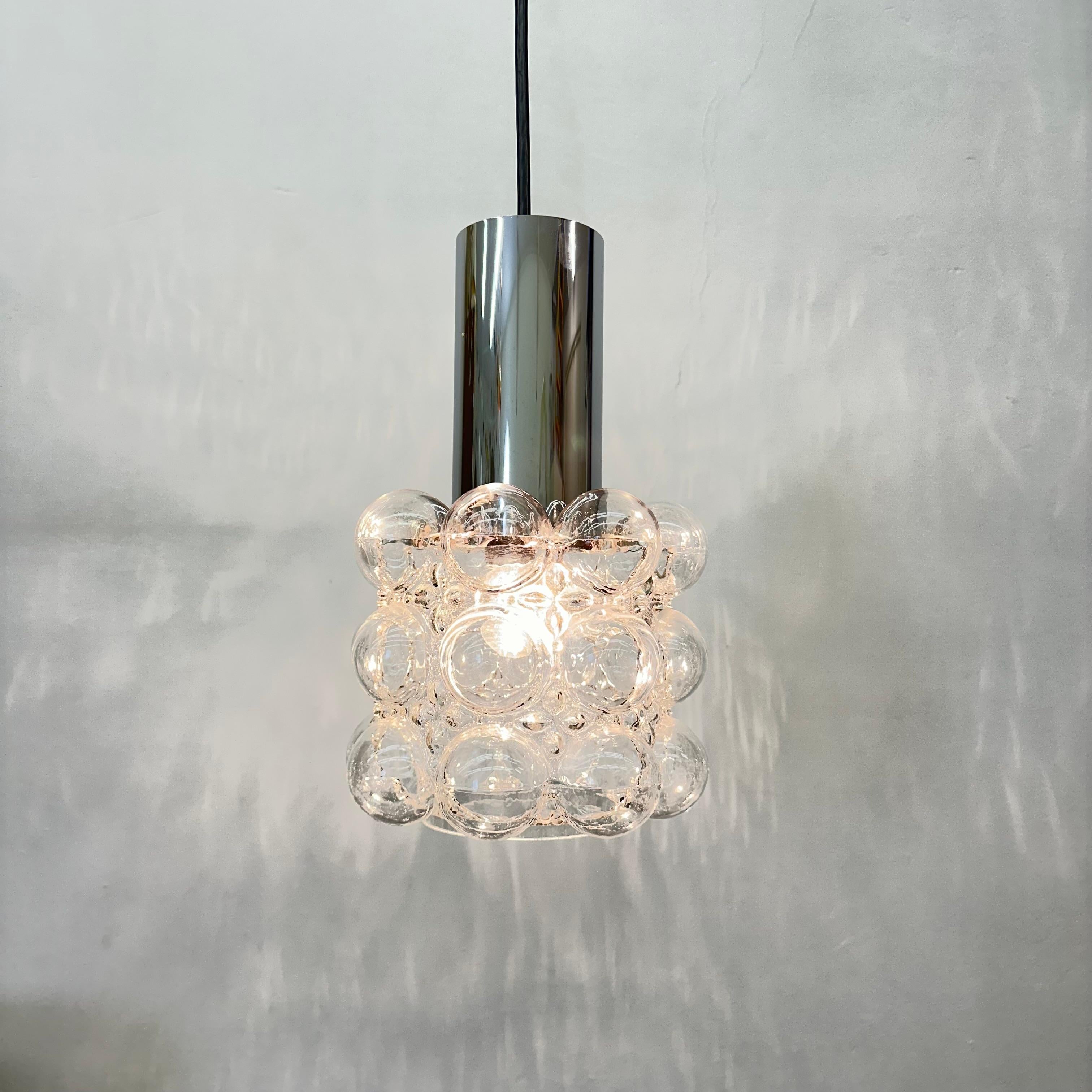 Bubble Glass Pendant by Helena Tynell for Limburg, Germany, 1970s

Dimensions: 75cm Height, 18cm Diameter
Condition: Good
Material: Glass ,metal
