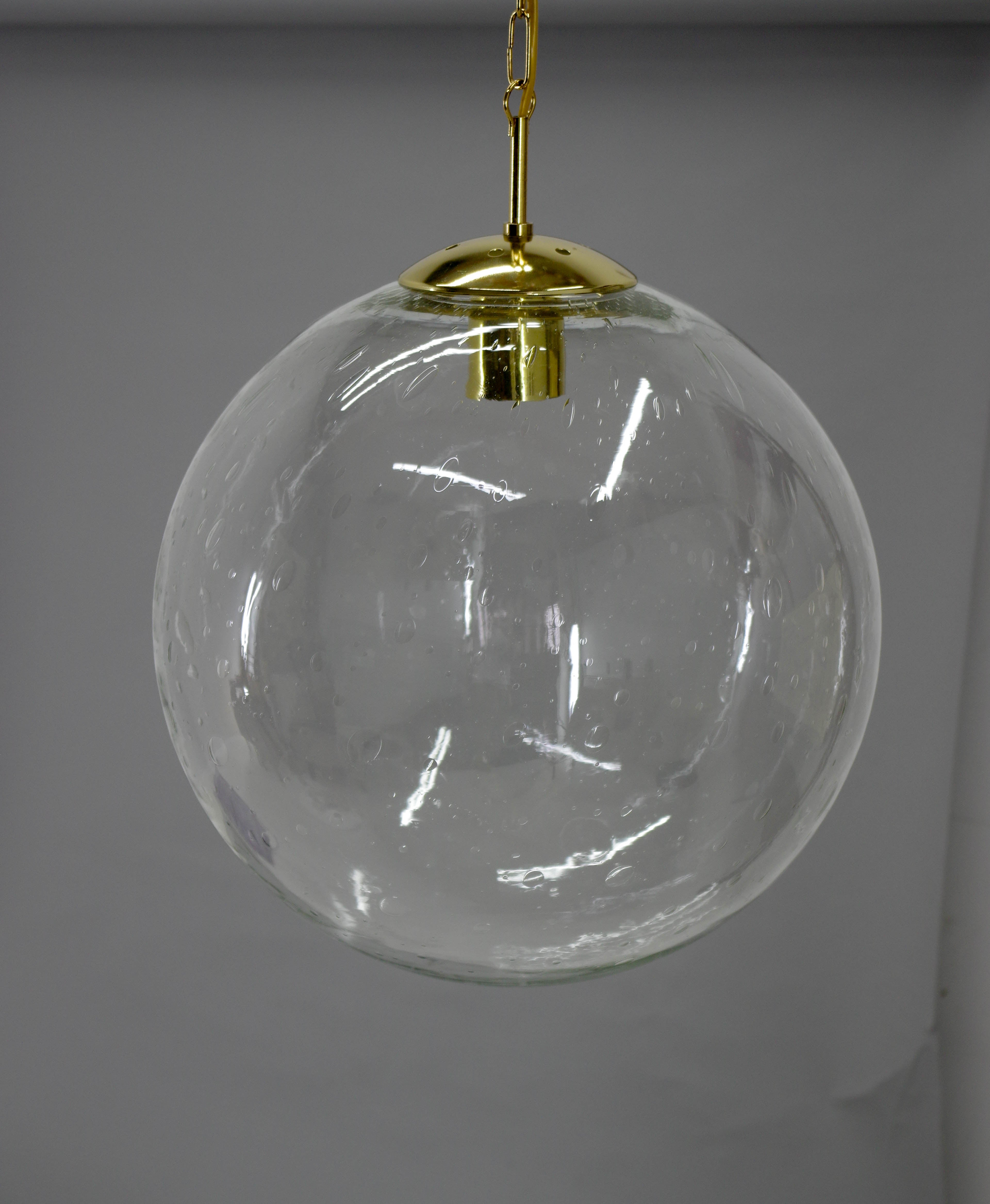 Big blown bubble glass pendant in perfect condition.
Rewired: 1x100W, E25-E27 bulb
US wiring compatible