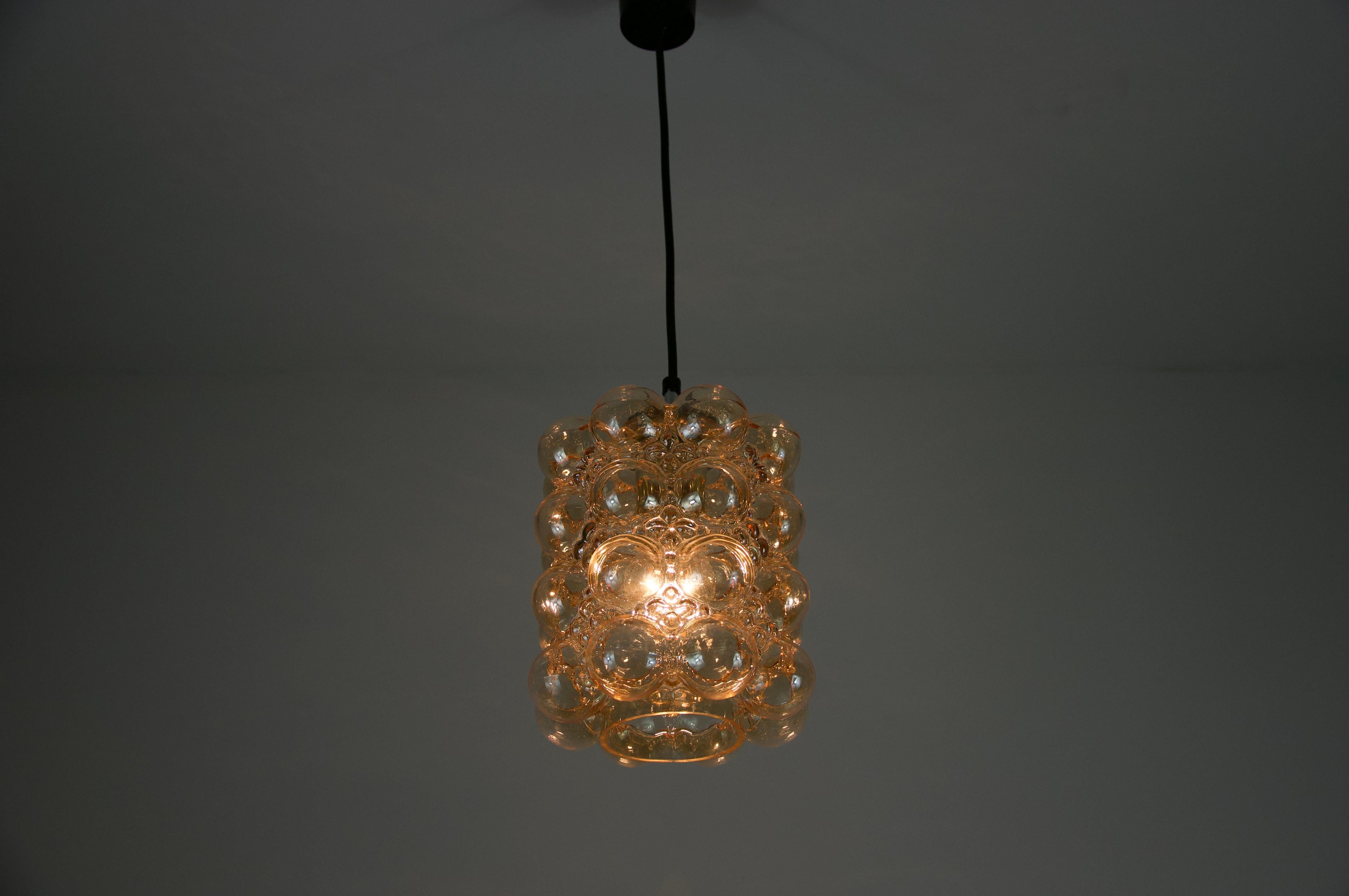 Lampada a sospensione in vetro a bolle di Helena Tynell per Glashütte Limburg, anni '60 in vendita 4