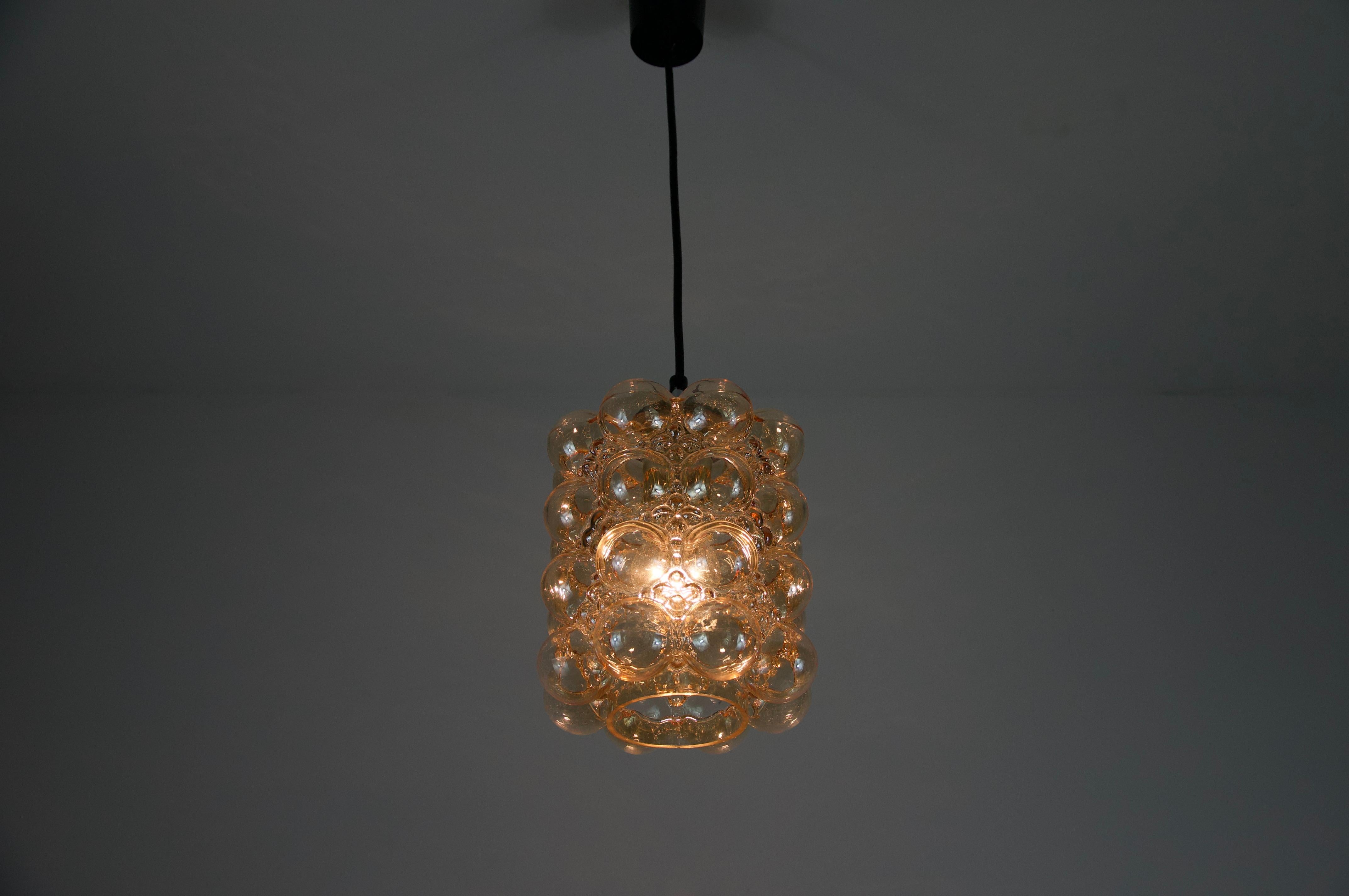 Lampada a sospensione in vetro a bolle di Helena Tynell per Glashütte Limburg, anni '60 in vendita 5