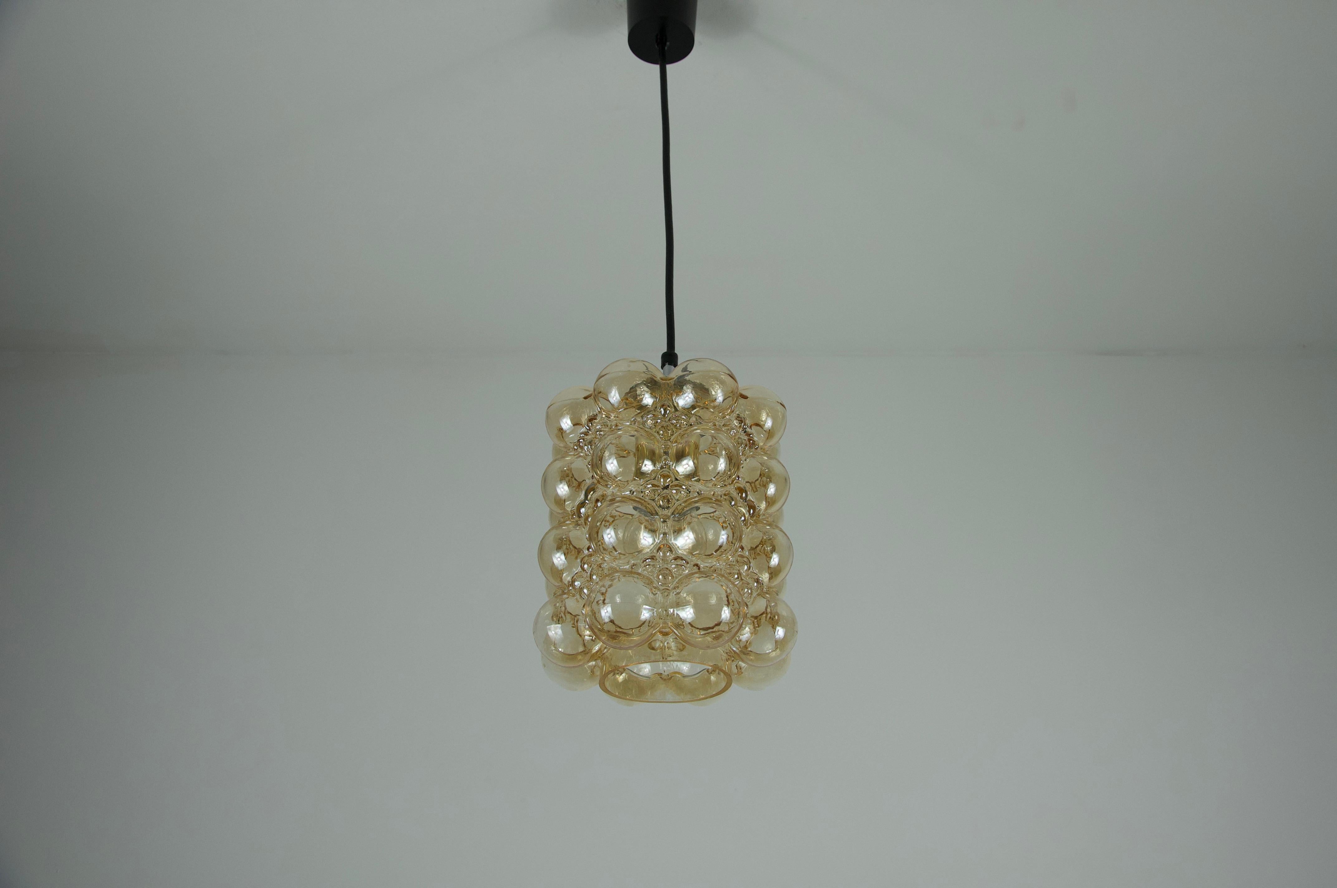 Mid-Century moderno Lampada a sospensione in vetro a bolle di Helena Tynell per Glashütte Limburg, anni '60 in vendita