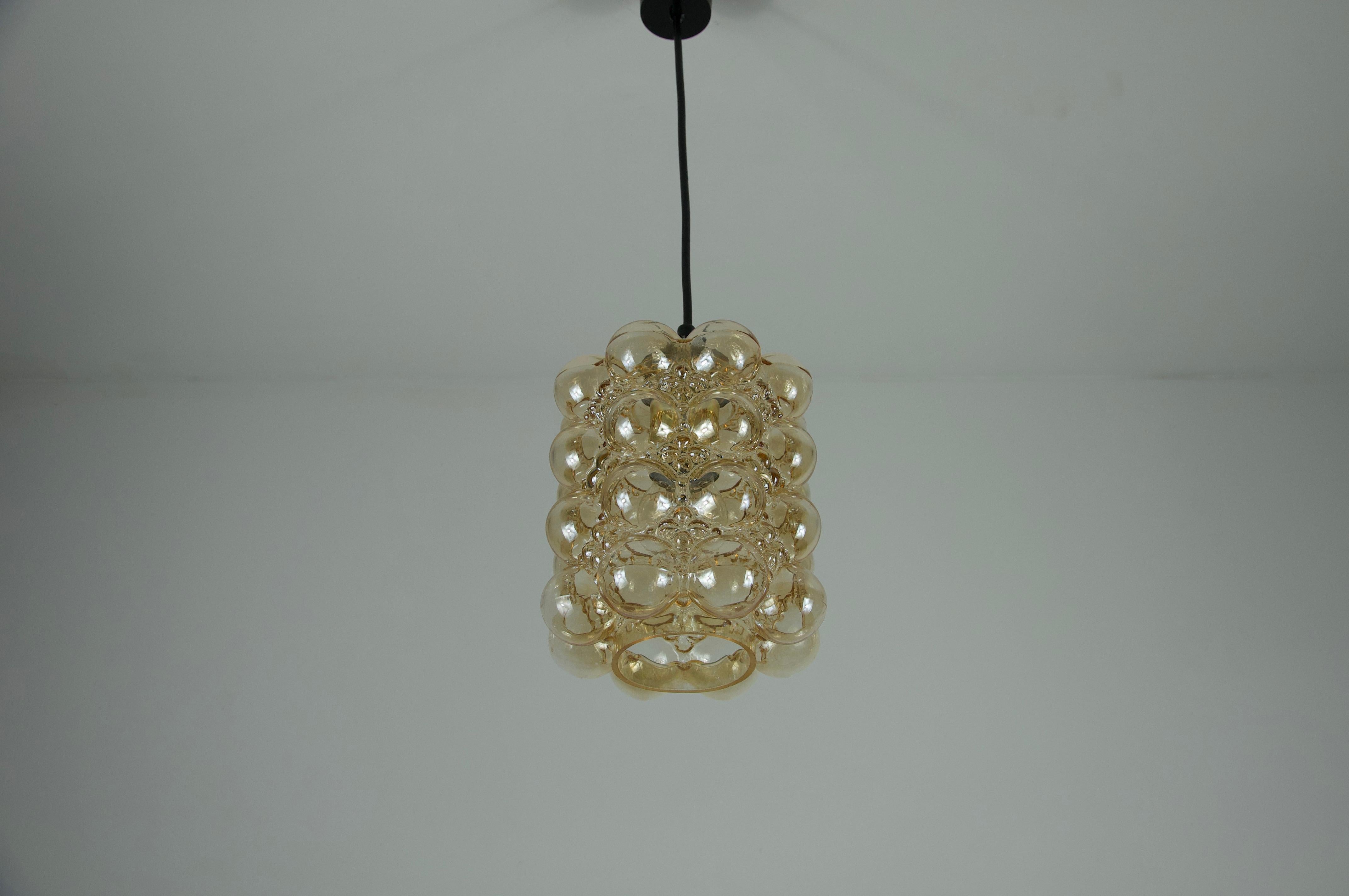 Tedesco Lampada a sospensione in vetro a bolle di Helena Tynell per Glashütte Limburg, anni '60 in vendita
