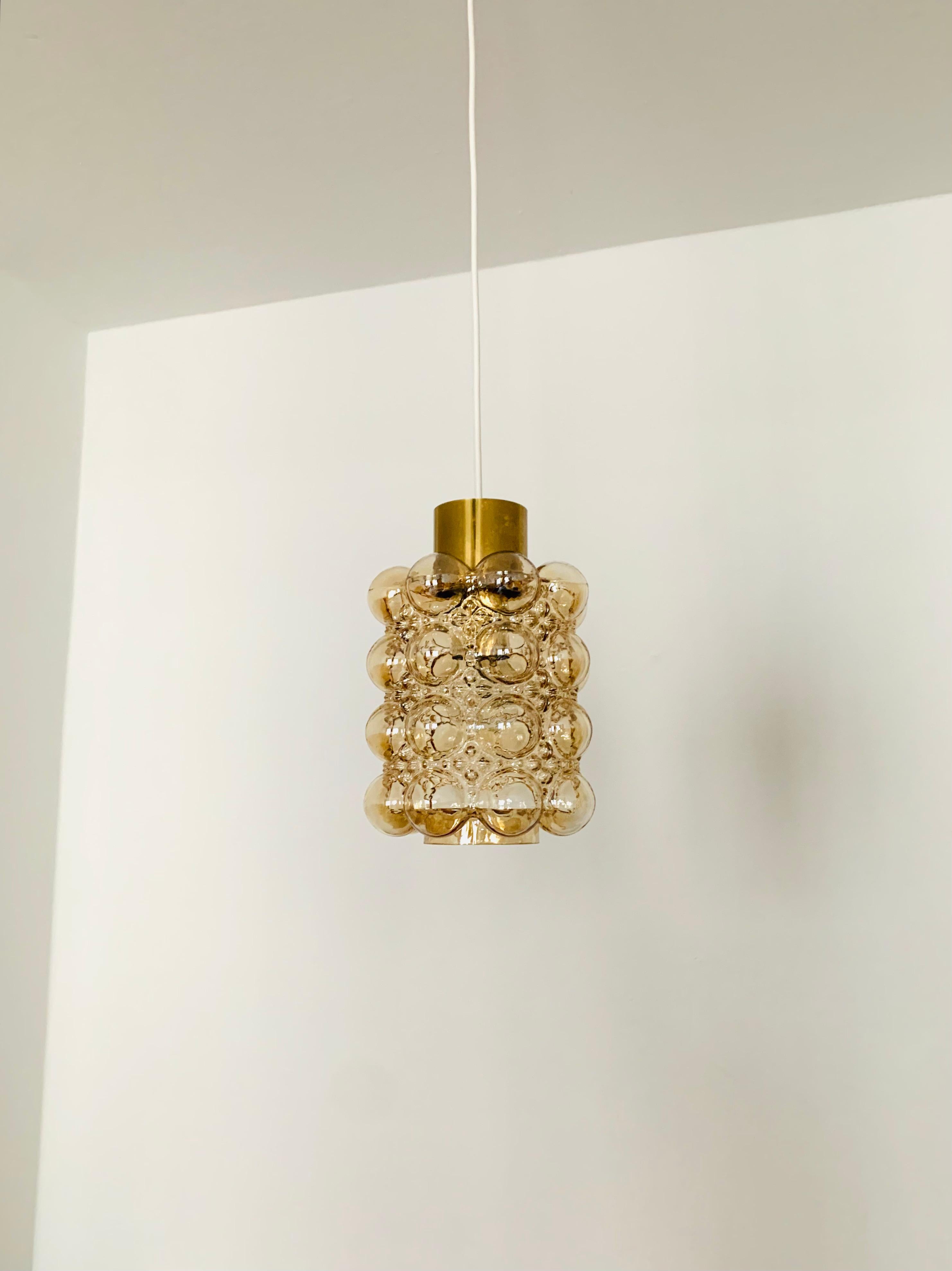 Mid-Century Modern Lampe suspendue en verre bulle par Helena Tynell pour Glashütte Limburg en vente