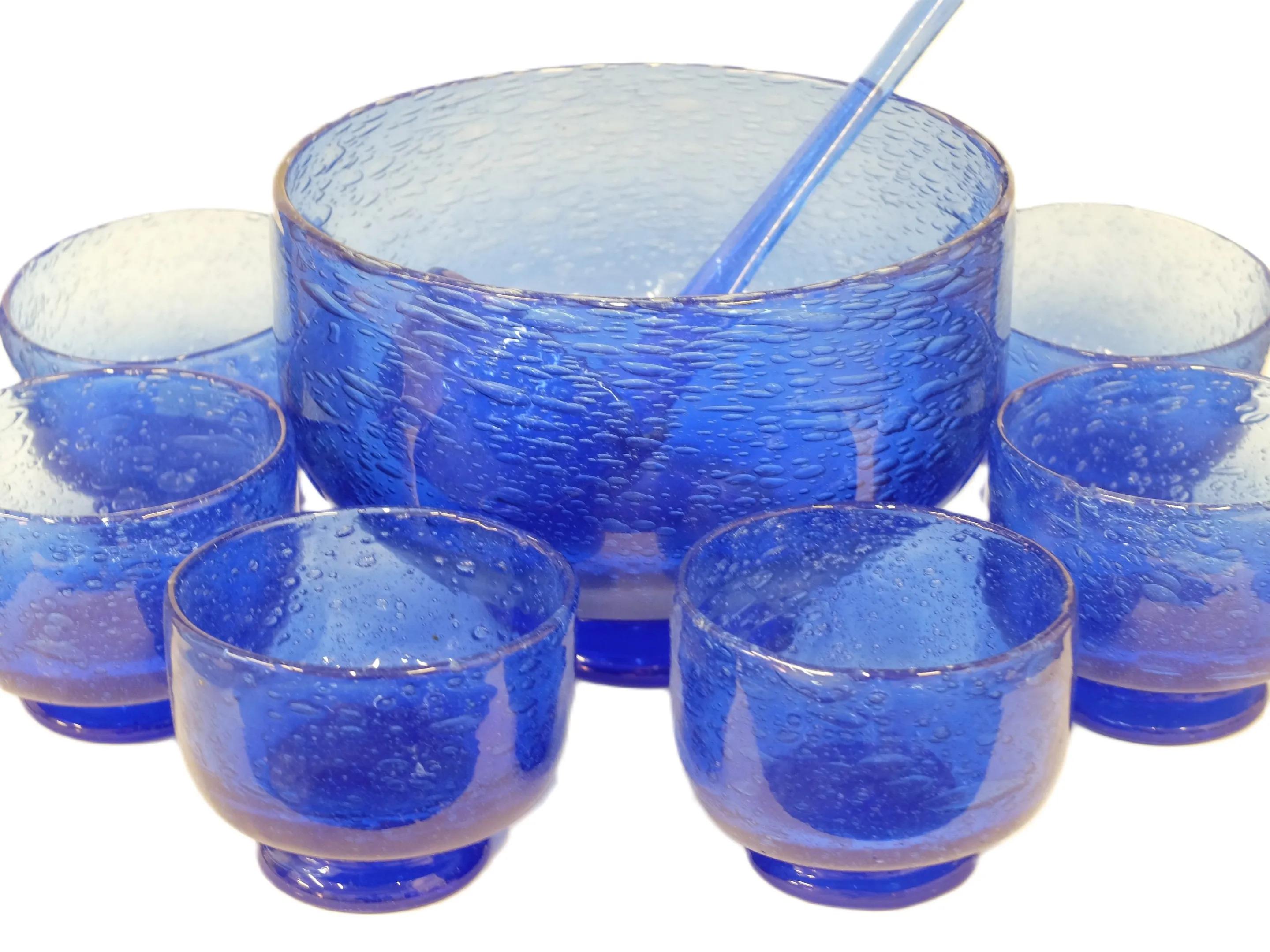 Bubble glass punch set attributed to Biot circa 1960/1970
consisting of a bowl, 6 glasses and a ladle
A small chip