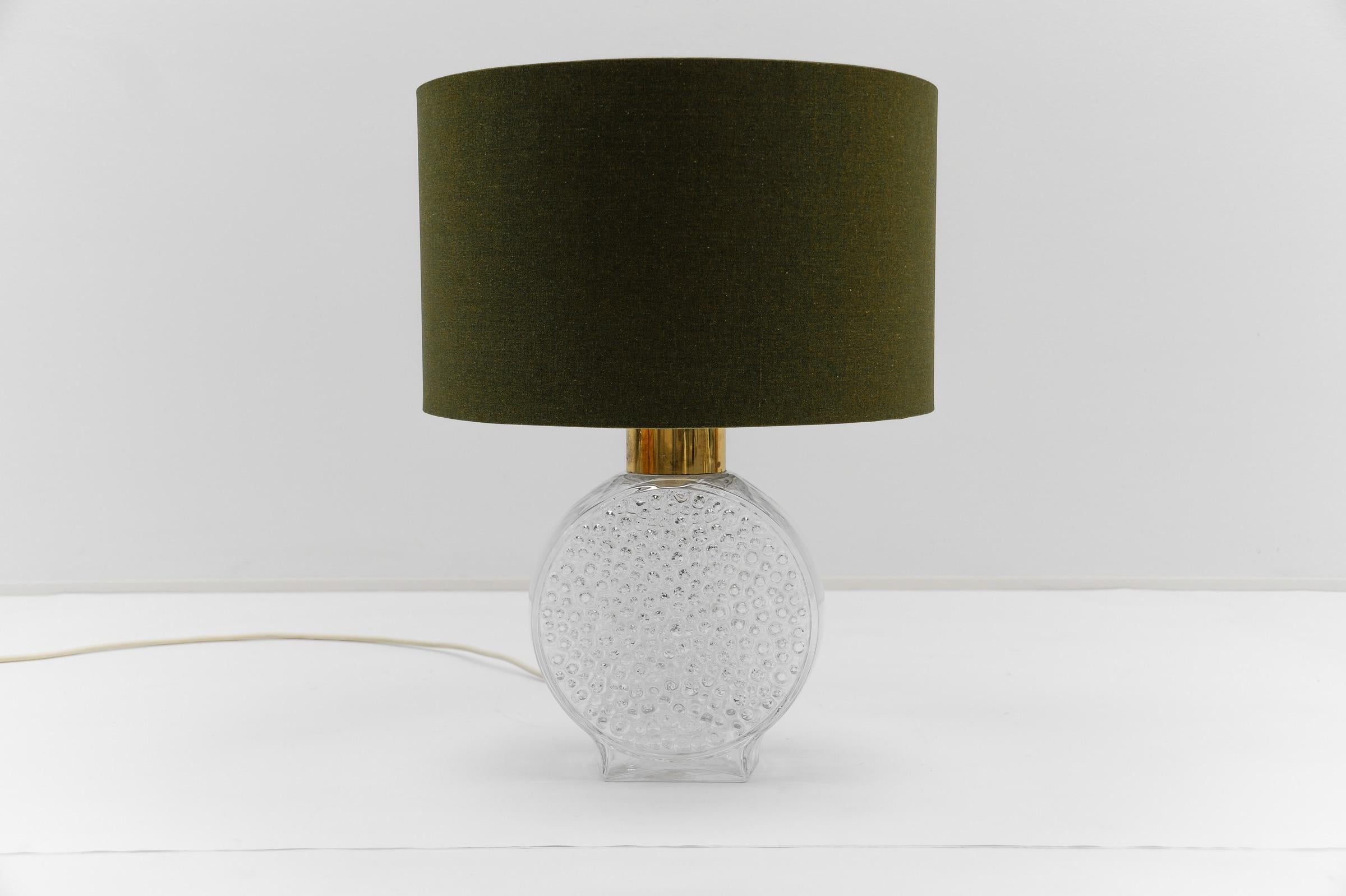 You are bidding on one of a total of three. See joint photo of all three lamp bases together.

The photo with the lampshade is for illustration purposes only, the lamp base comes without the lampshade.

Please note that the shades are not included